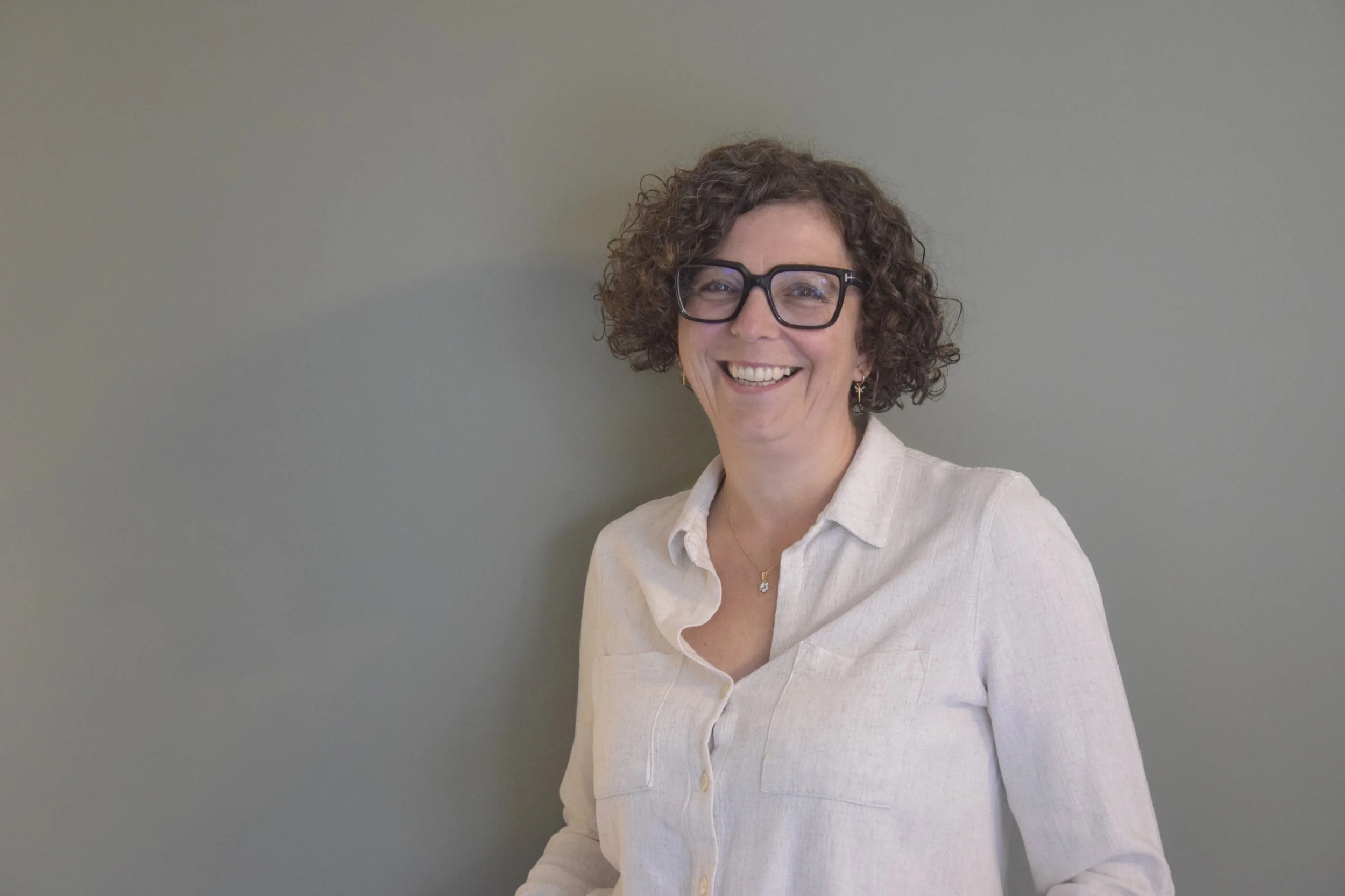 Sarah De Keyser, Coacs, groepspraktijk voor jongeren en volwassenen, psychologe, dramatherapie, traumatherapie, auti-coach, adhd-coach, SEO-R2, sensorisch profiel, studiebegeleiding, groepsaanbod, loopbaanbegeleiding