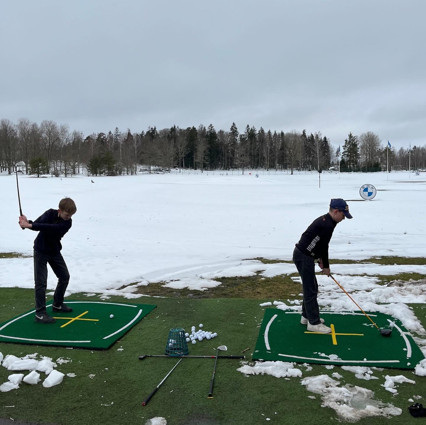 Ica Signalen Sportis camp🐣

Vi vill tacka f&ouml;r en v&auml;ldigt rolig camp i Ekholmen, trots att vinterv&auml;dret kom tillbaka s&aring; blev det en fantastisk vecka fylld med skratt, gl&auml;dje och r&ouml;relse.

Tillsammans med @icasignalen er