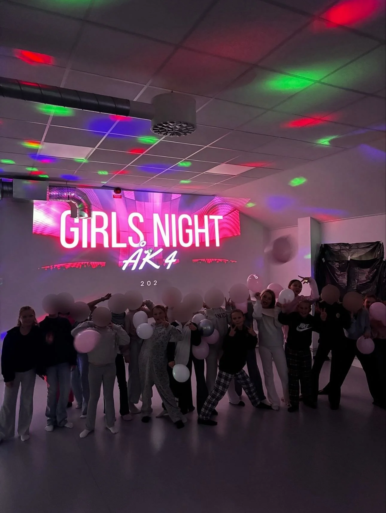 Nu är vi äntligen igång med våra årliga Sportis nights🌟
Här kommer några bilder på hur dessa kvällar kan se ut💙
Håll utkik i TYRA-appen när det är dags att anmäla ditt barn ti