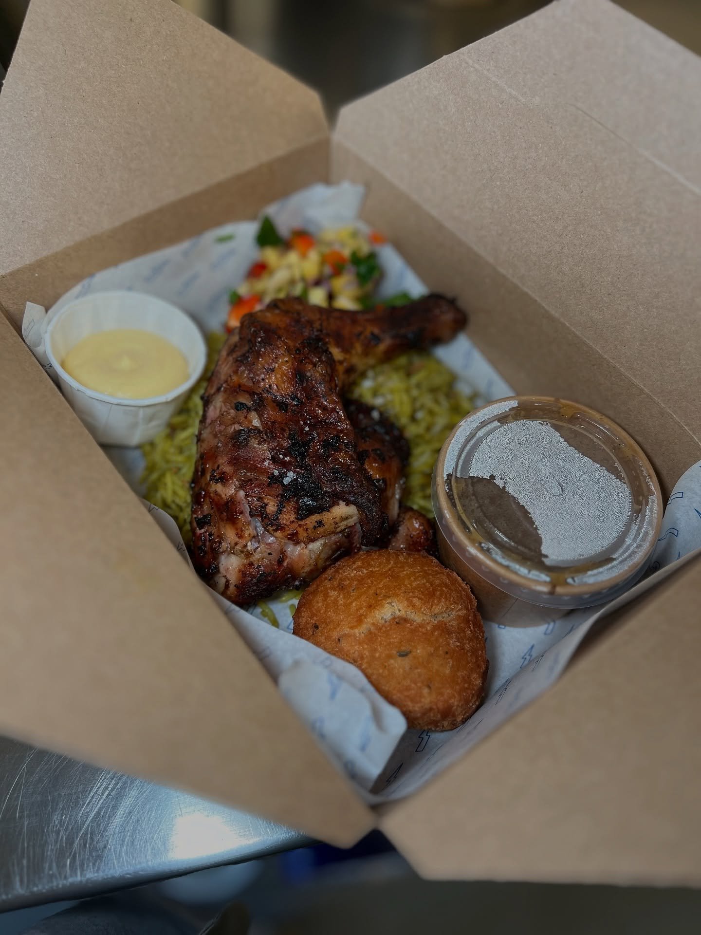 BOiiiiii IS IT A GOOD ONE

26-ingredient (not a secret) Jerk chicken leg 

Or

fried lions mane @atlanticfungicoop 

coriander &amp; coconut rice salad, pineapple salsa, fried Johnny cakes, mango &amp; chilli mayo

SIDE: Electric fries, garlic mayo, 