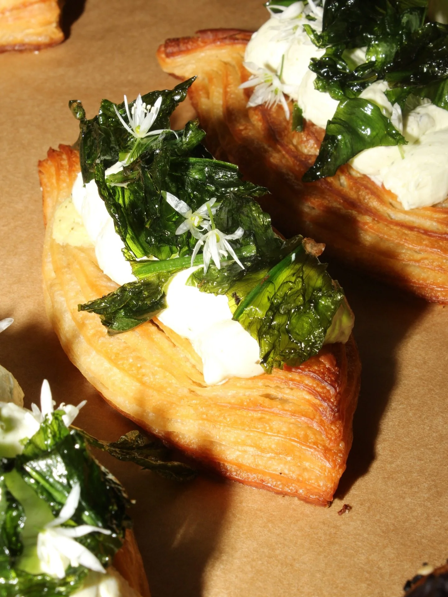 ☀️ Saturday highlights 🌱

Savoury danish : wild garlic, cream cheese

Daily special: Croissant loaf

Sweet danish : apple crumble, brown butter cardamom icing 

Xuxos &ldquo;shoo-shoo&rdquo;: salted caramel mousse, honeycomb cr&egrave;me topping