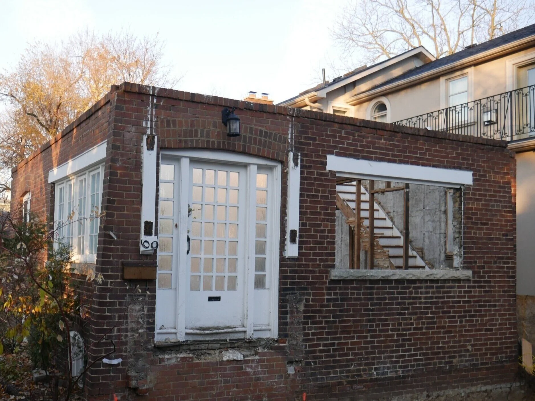  A second storey addition to a bungalow in Toronto 