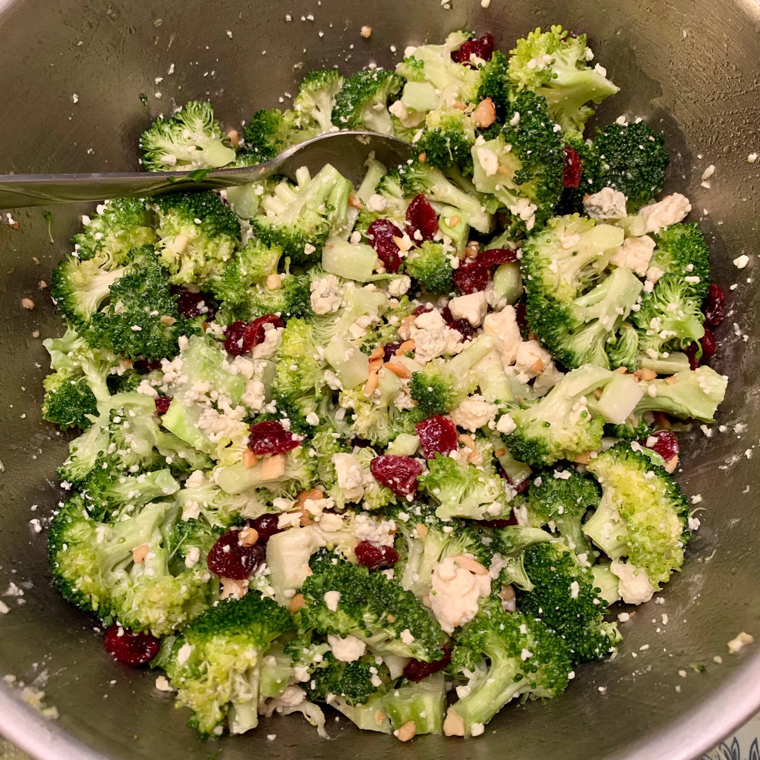Easy, tasty broccoli salad