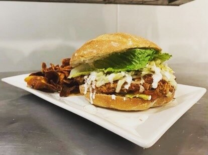 New special available tonight! 
Mexican Shredded chicken Torta w/ pepperjack cheese, pico, sliced avocado, lettuce and a creamy sauce served with sweet potato chips. Come see us tonight! Open 1-8:30pm. #greatwesterncatskills #catskillslove #pinehilln