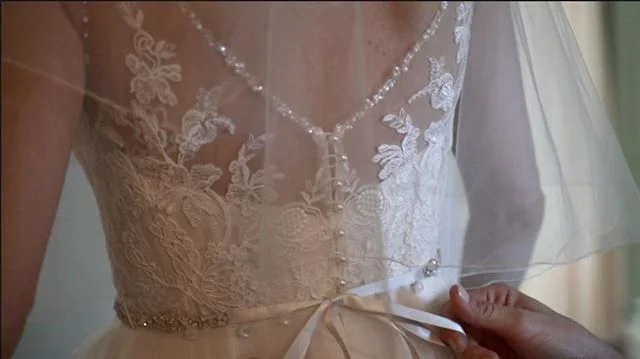 wedding dress backs are some of my favorite details to capture 😍 This is a still from a video I'll be posting soon!⁠
*⁠
*⁠
*⁠
*⁠
*⁠
*⁠
*⁠
*⁠
*⁠
#weddingdress #lace #lacedetials #wedding #vineyardwedding #weddingveil #robertyoungwinery #weddingvideo 