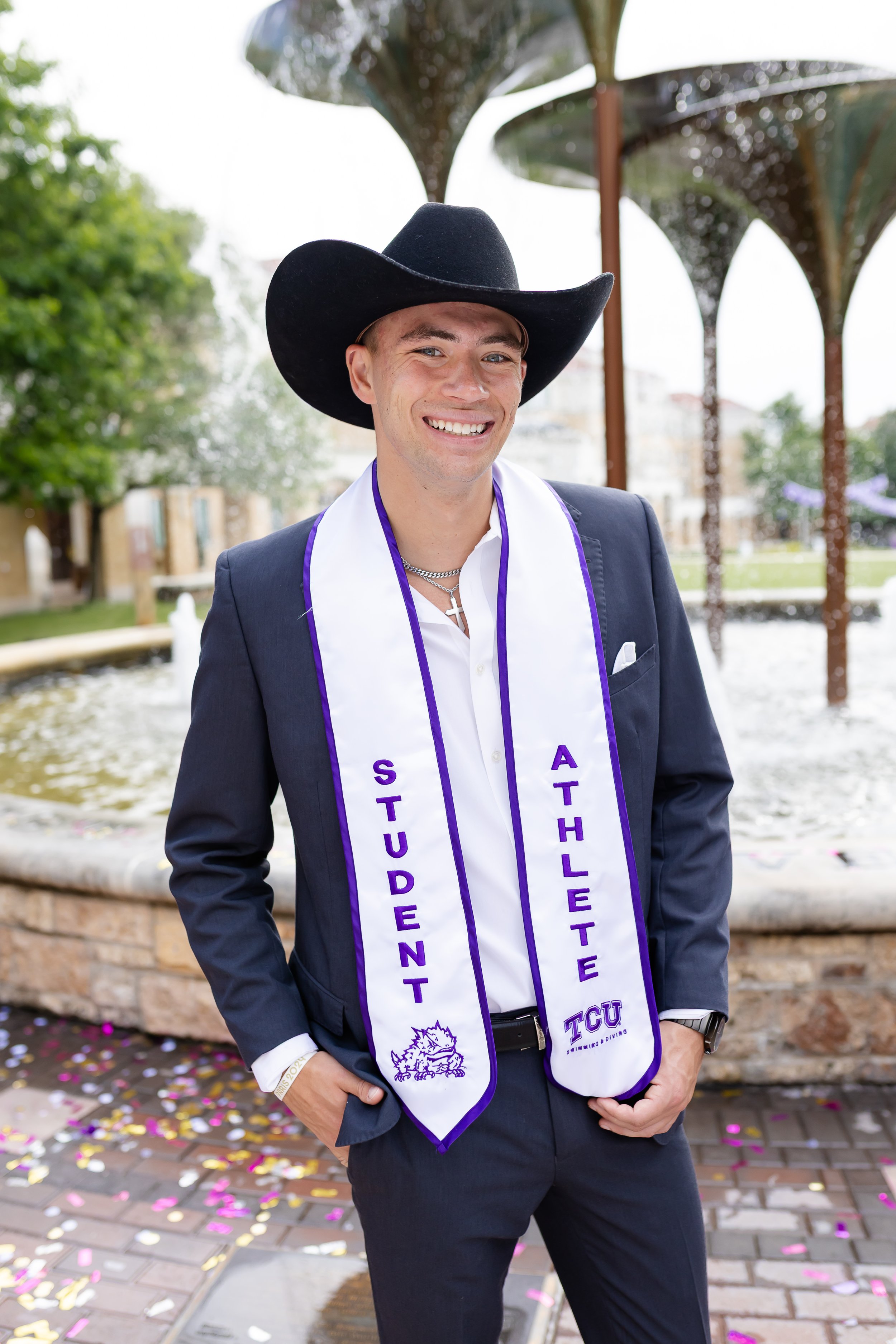 dallas-photographer-TCU-graduation-photo-locations-frog-fountain-graduation-photos