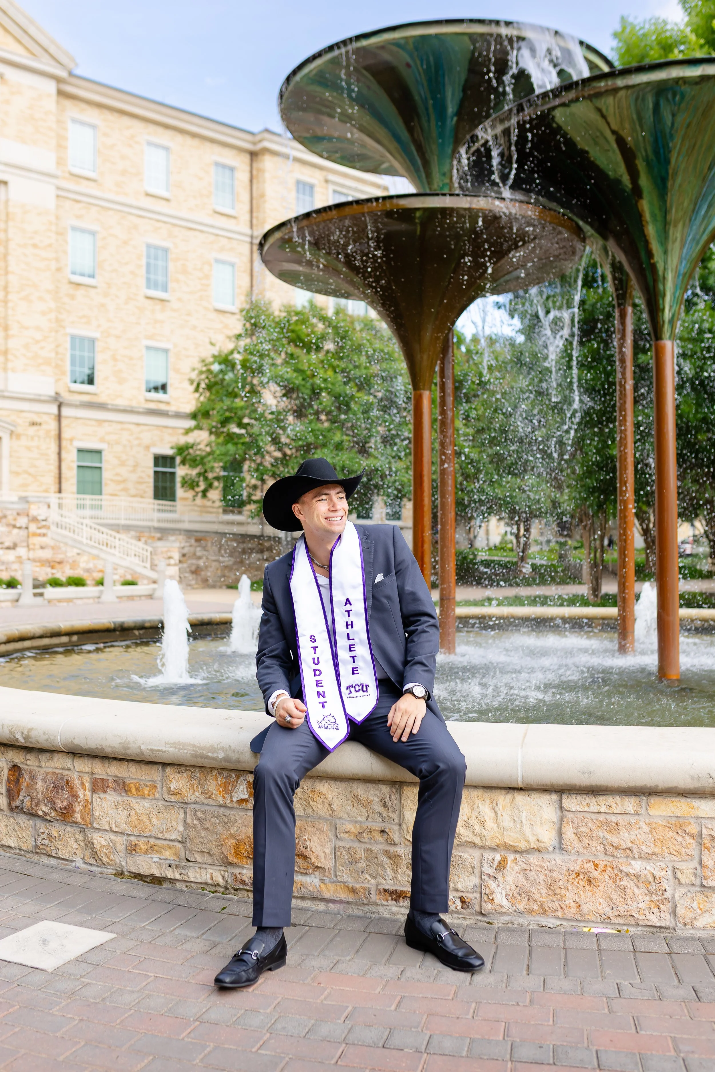 dallas-photographer-TCU-graduation-photo-locations-frog-fountain