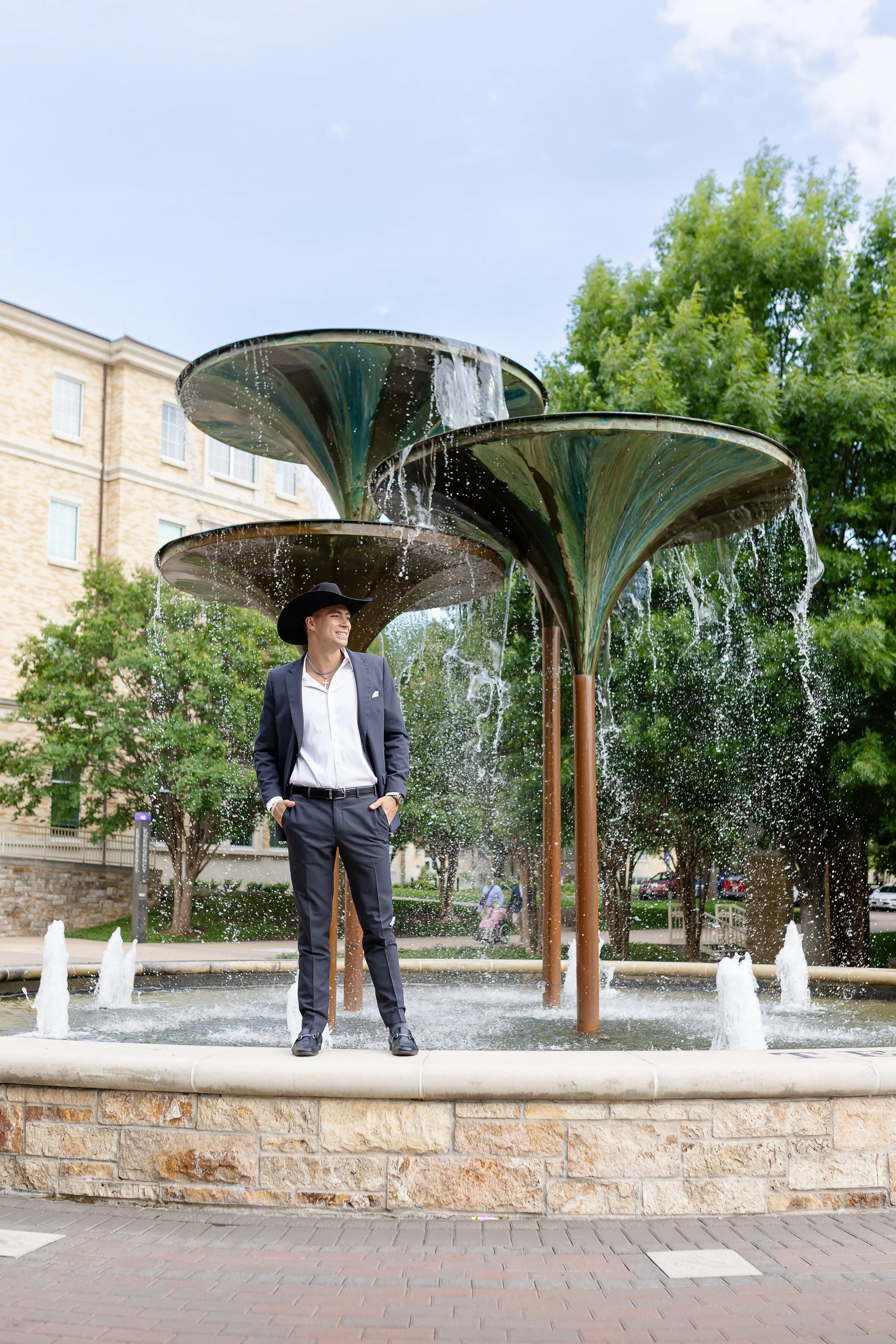 dallas-photographer-TCU-graduation-photo-locations-TCU-campus