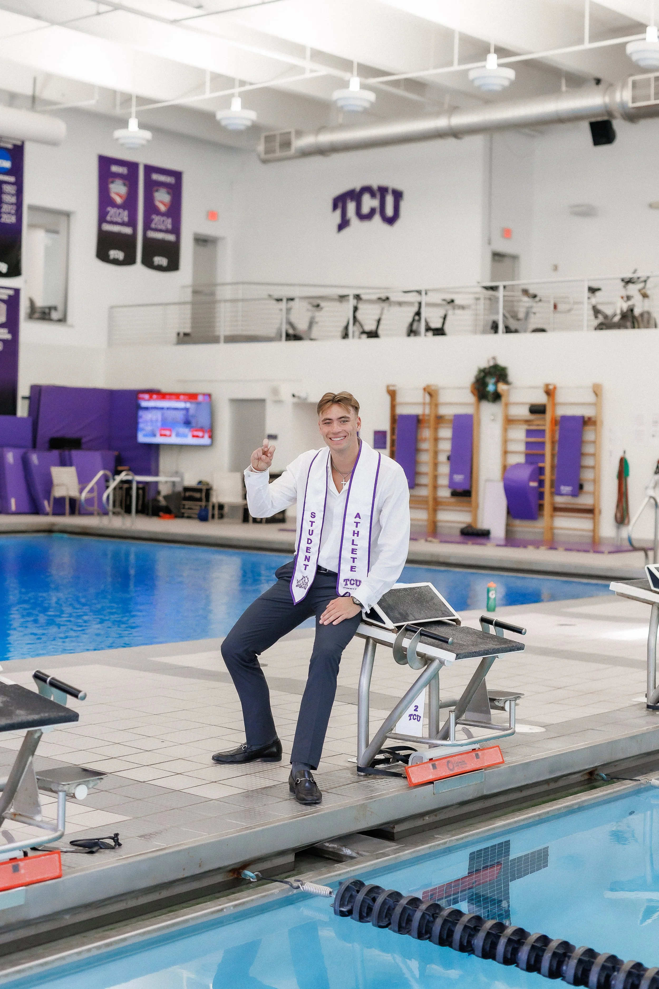dallas-photographer-TCU-graduation-photo-locations-college-swim