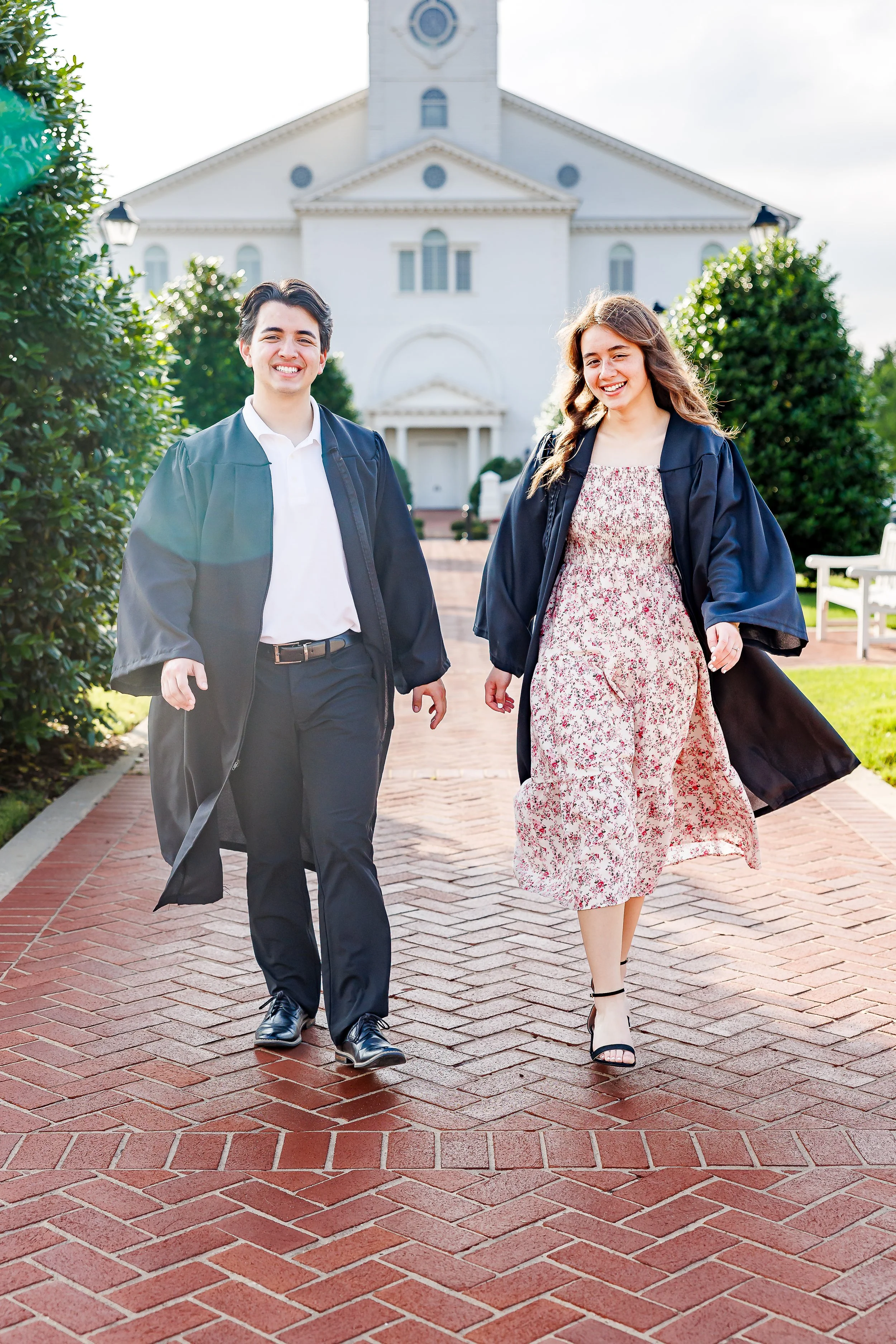 graduation-photo-ideas-to-celebrate-dallas-photographer-brother-sister-candid-graduation-photos