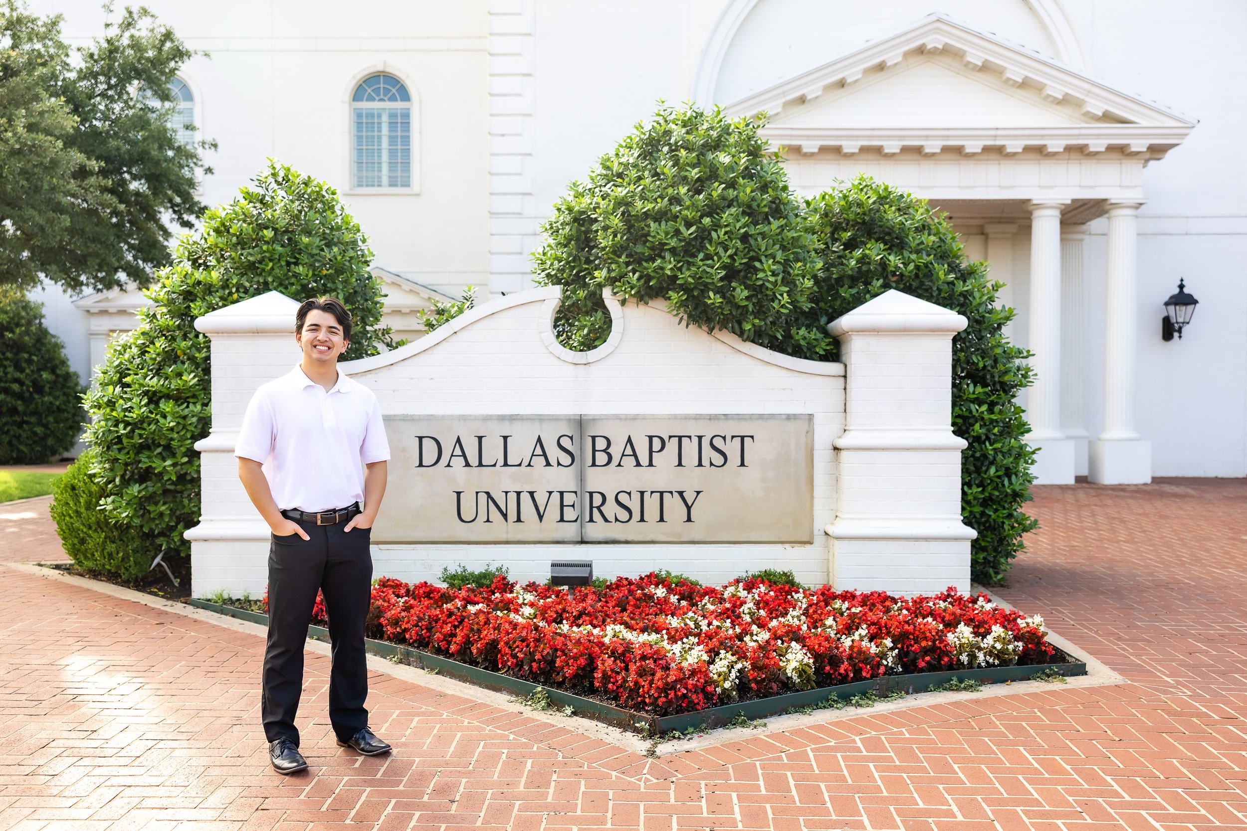 7 Graduation Photos Ideas to Celebrate Your Big Day