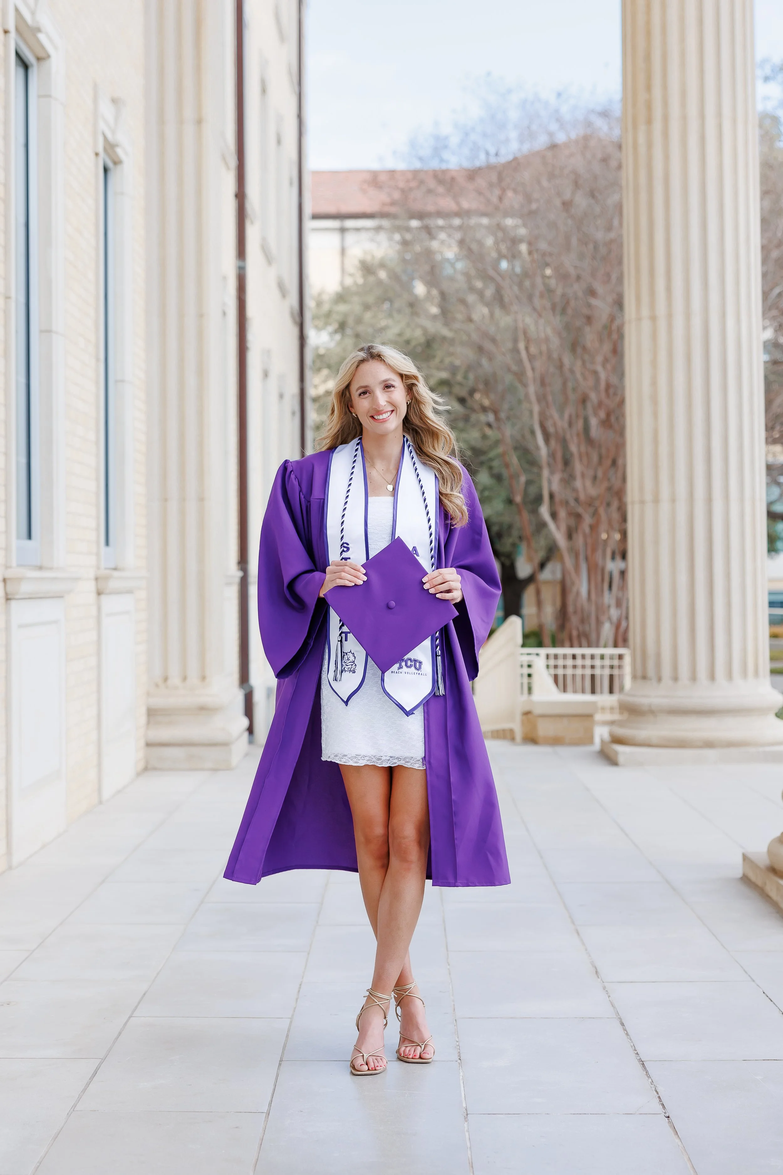 best-graduation-photos-poses-to-try-tcu-senior-photo-session