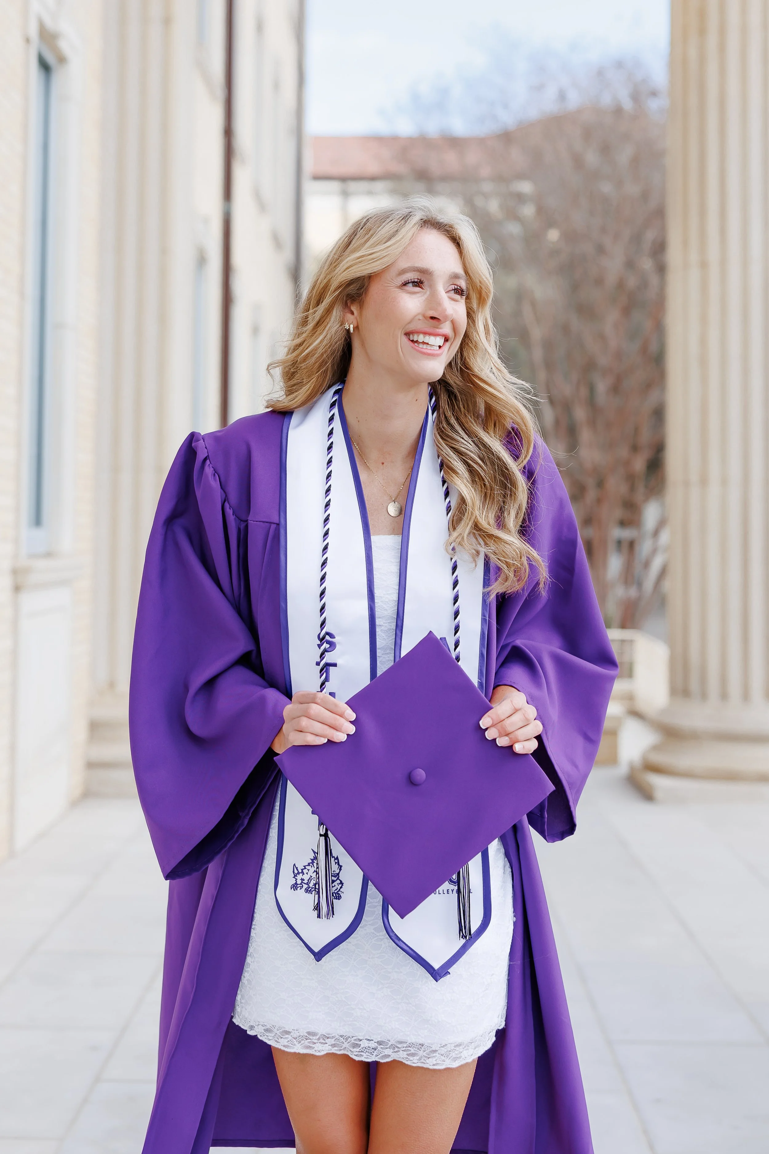 best-graduation-photos-poses-to-try-tcu-cap-and-gown