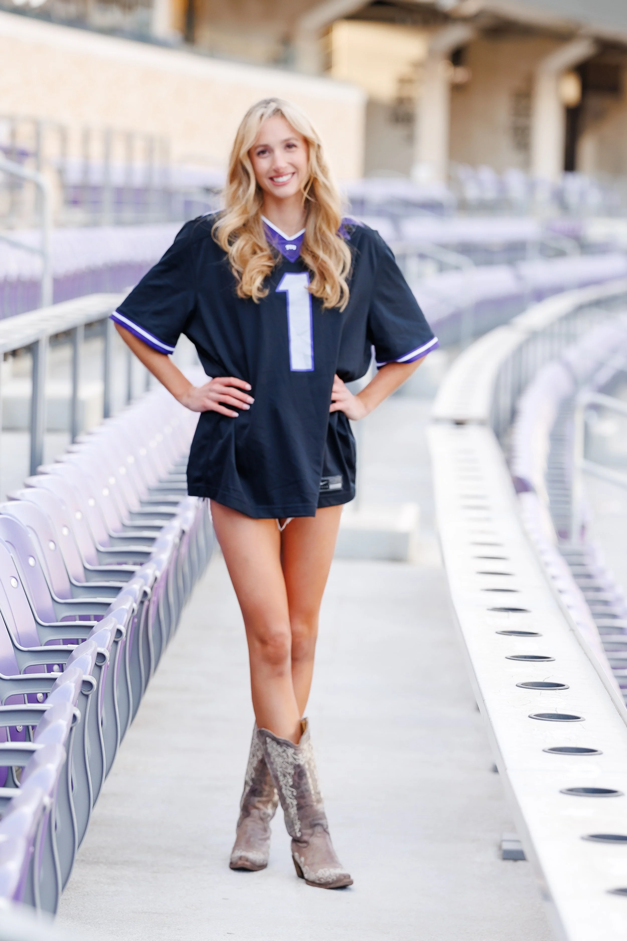 best-graduation-photos-poses-to-try-tcu-senior-pictures