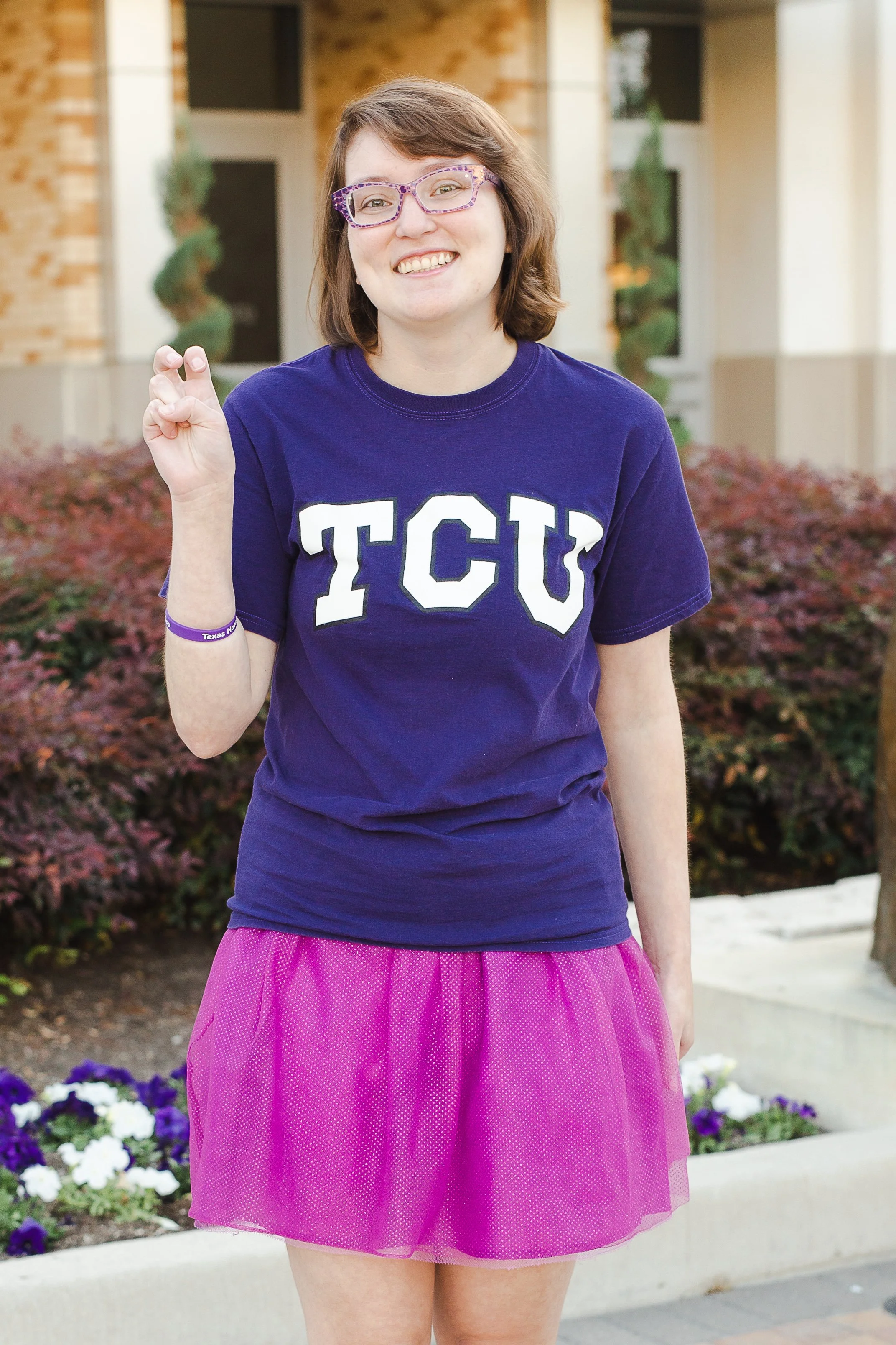 Graduation-Photo-Pose-Ideas-to-Highlight-Your-Personality-graduation