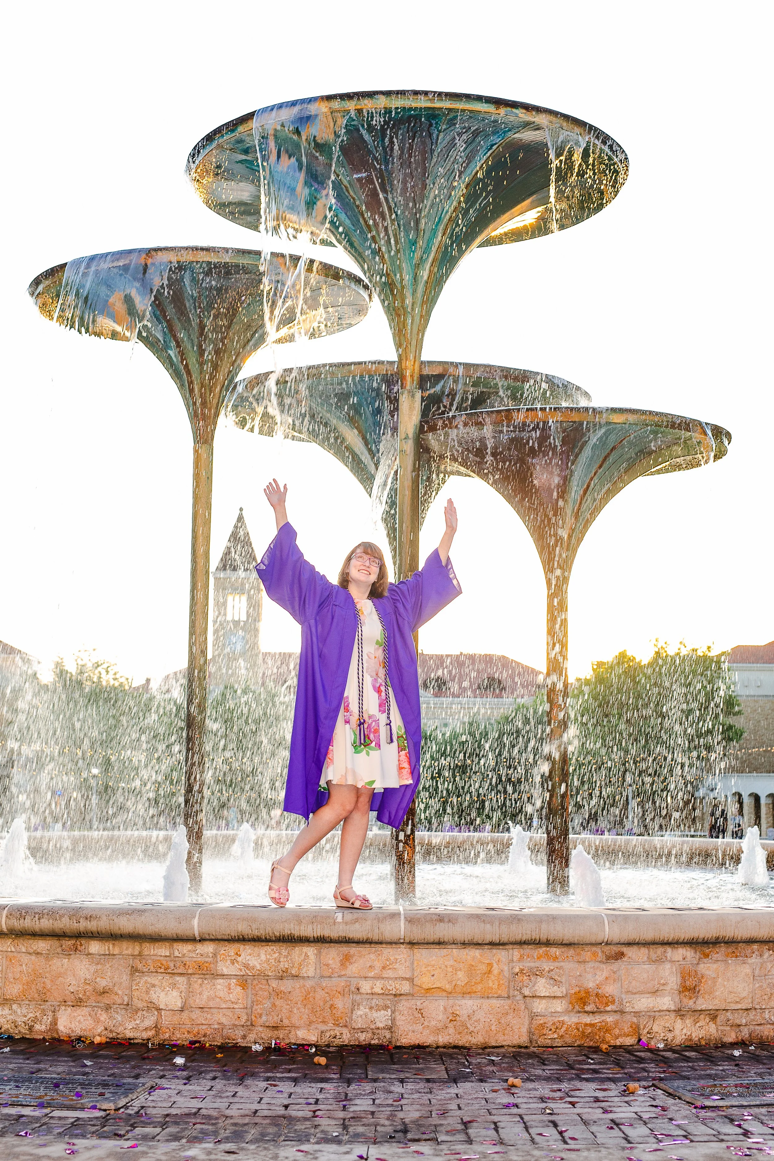 Graduation-Photo-Pose-Ideas-to-Highlight-Your-Personality-graduation-tcu-photographer