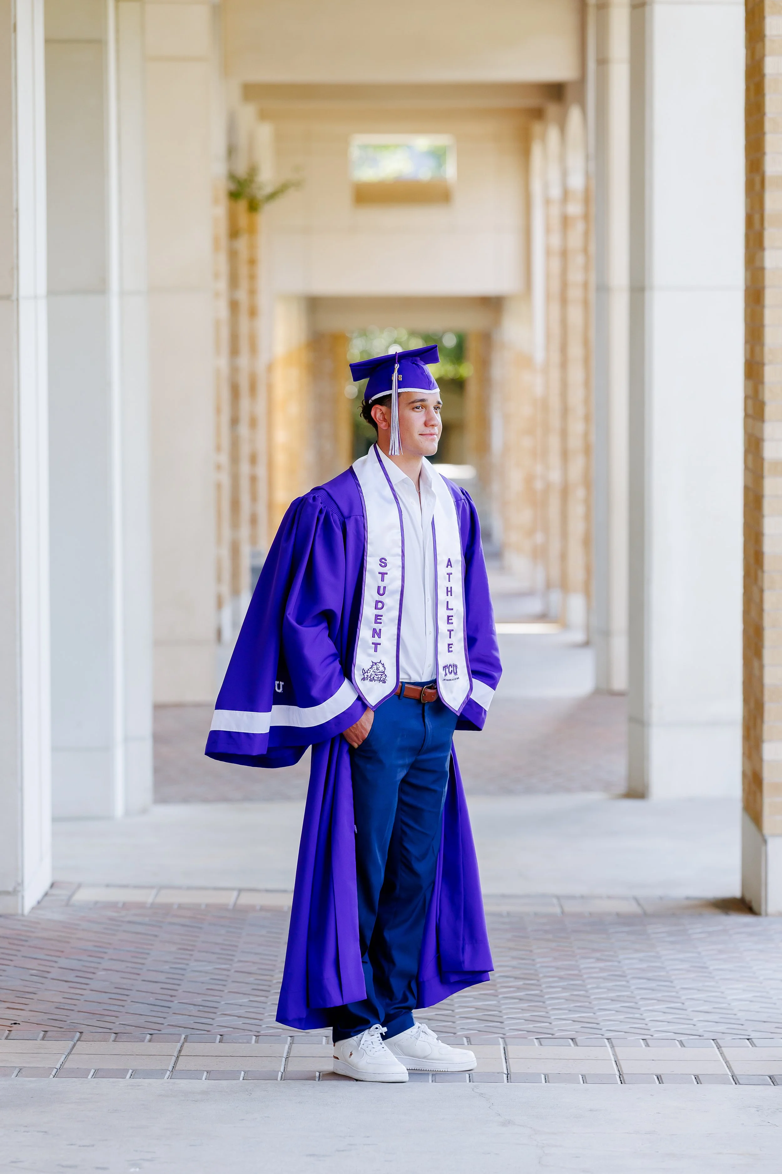 Guide-to-Dallas-Graduation-Photos-Ideas-cap-and-gown