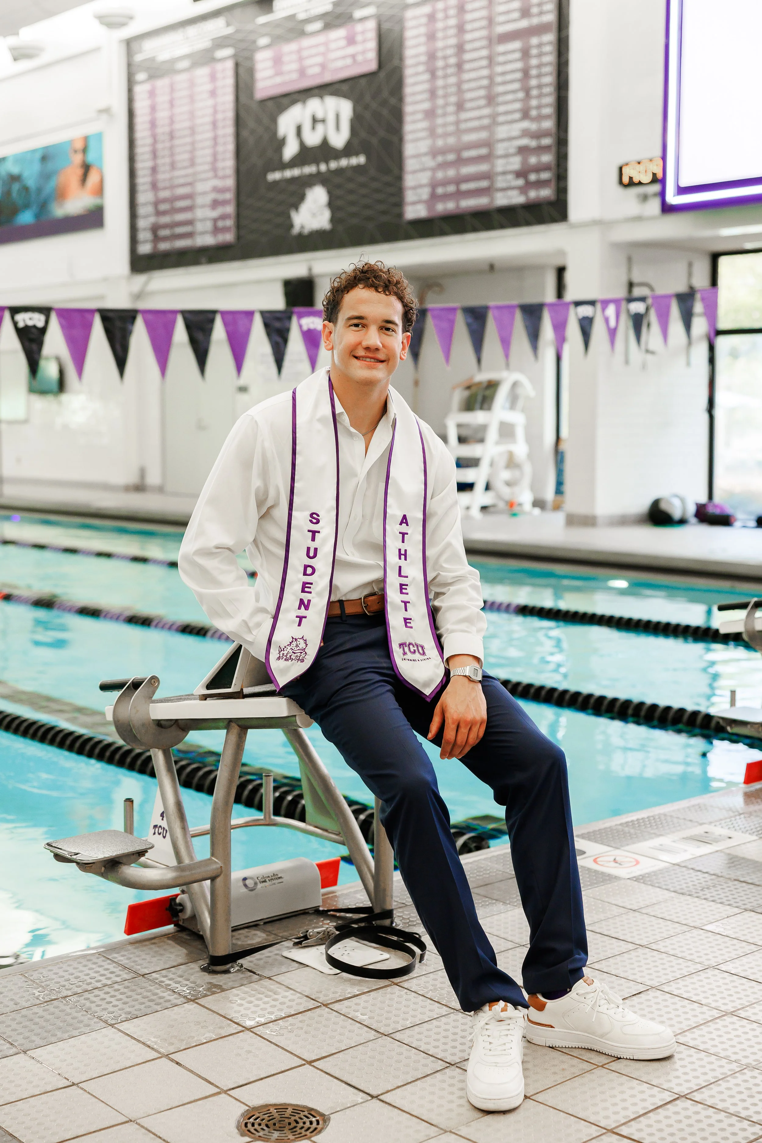 Guide-to-Dallas-Graduation-Photos-Ideas-tcu-graduate