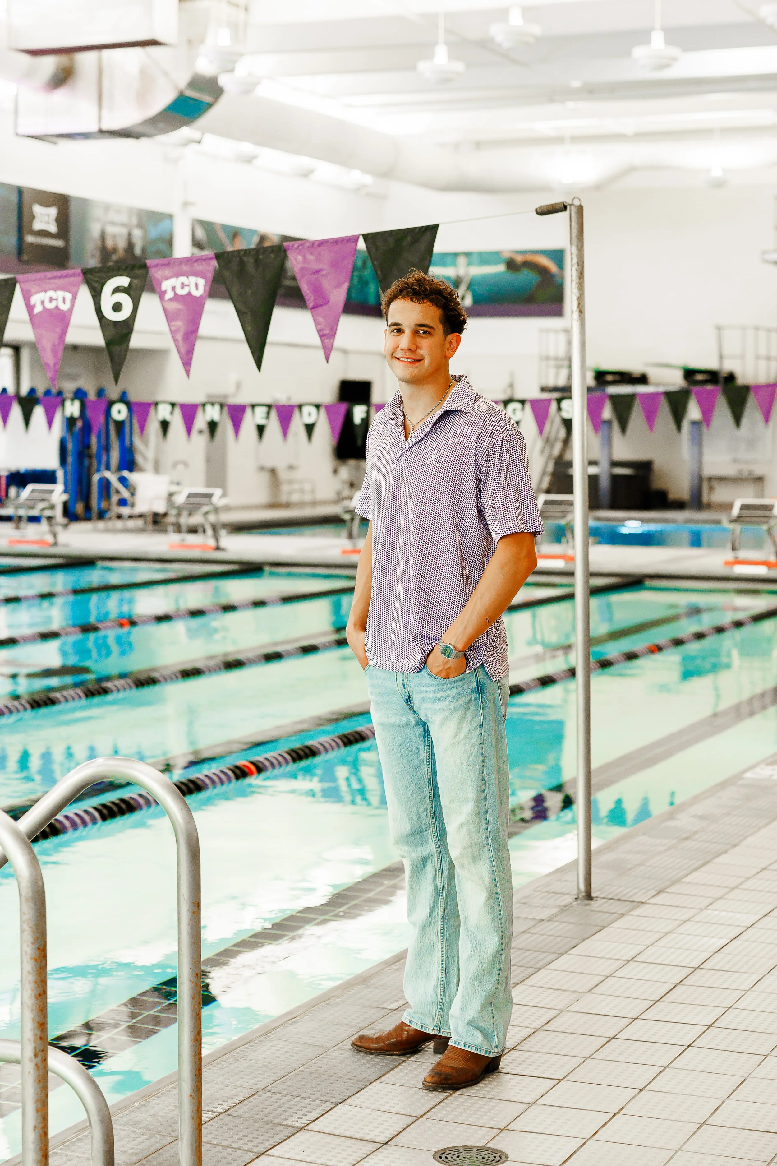 Guide-to-Dallas-Graduation-Photos-Ideas-swim-horned-frog-tcu