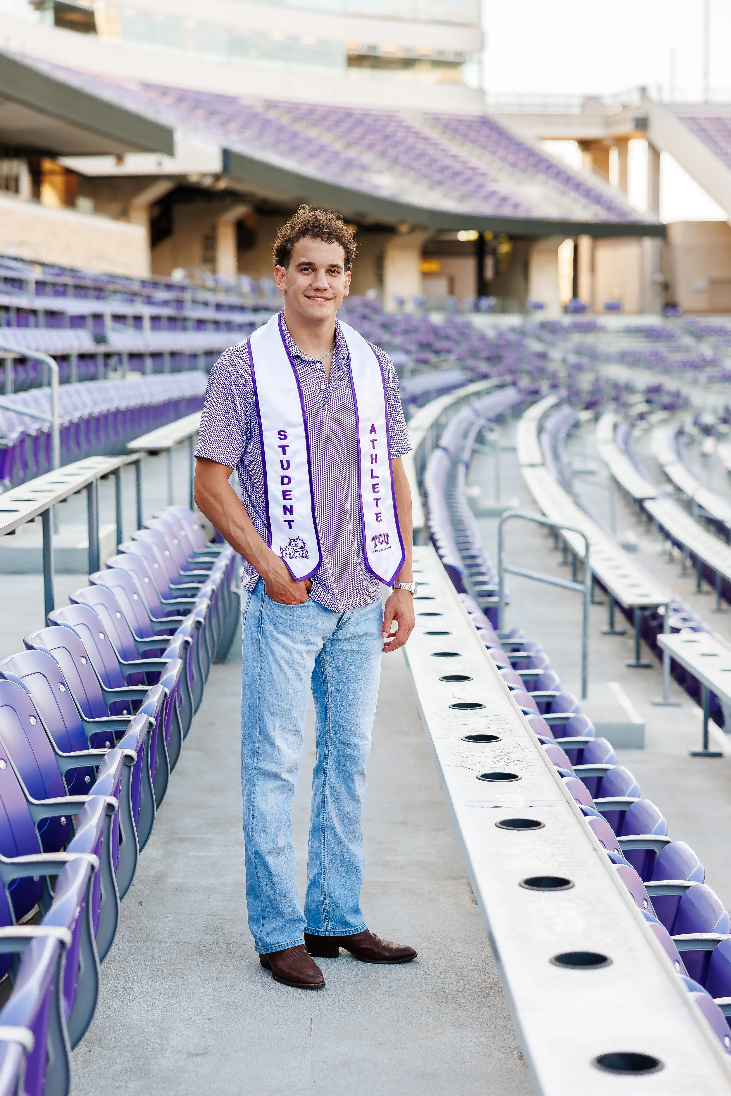 Guide-to-Dallas-Graduation-Photos-Ideas-stadium-tcu