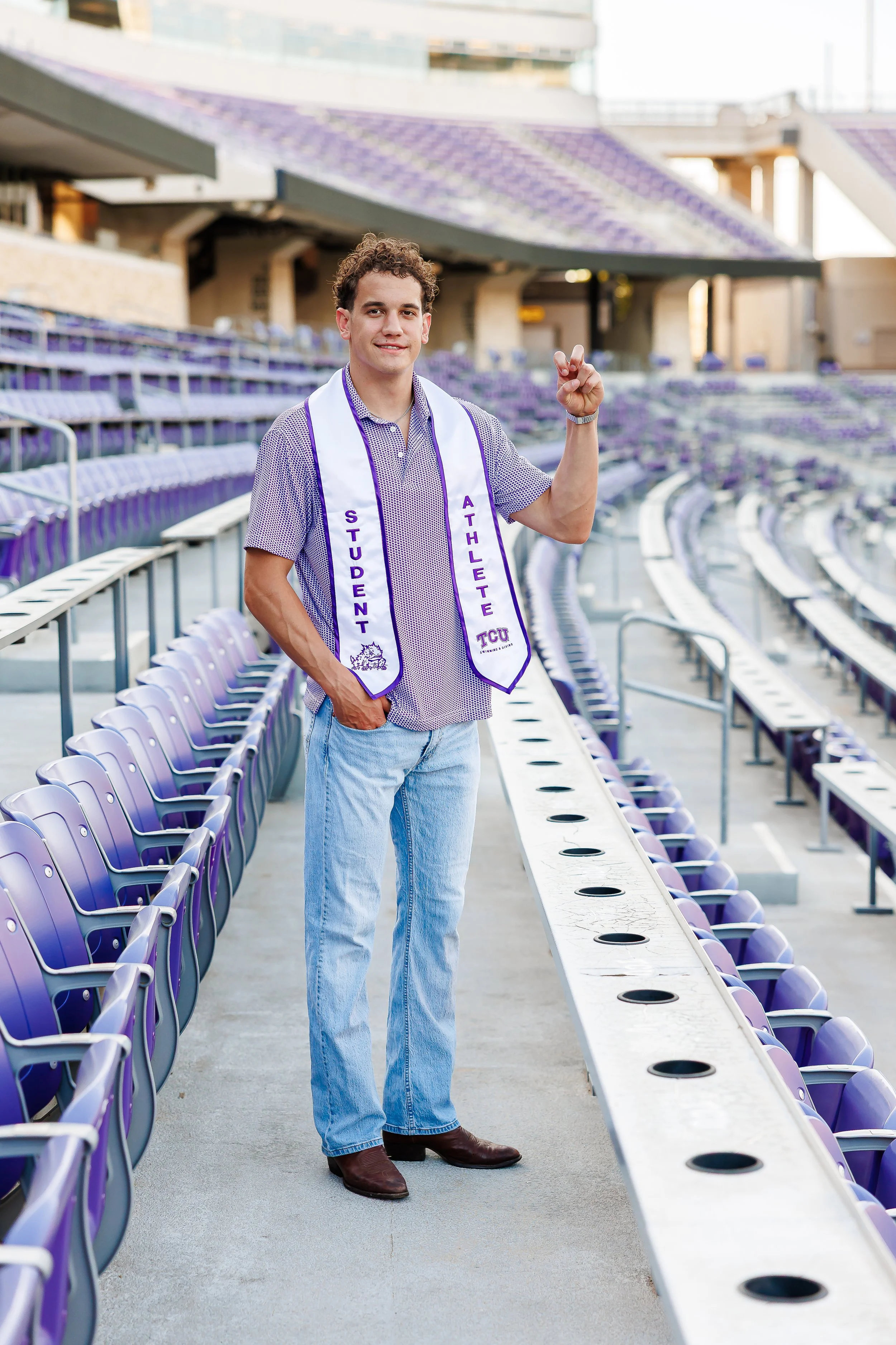 Guide-to-Dallas-Graduation-Photos-Ideas-candid-senior-photos