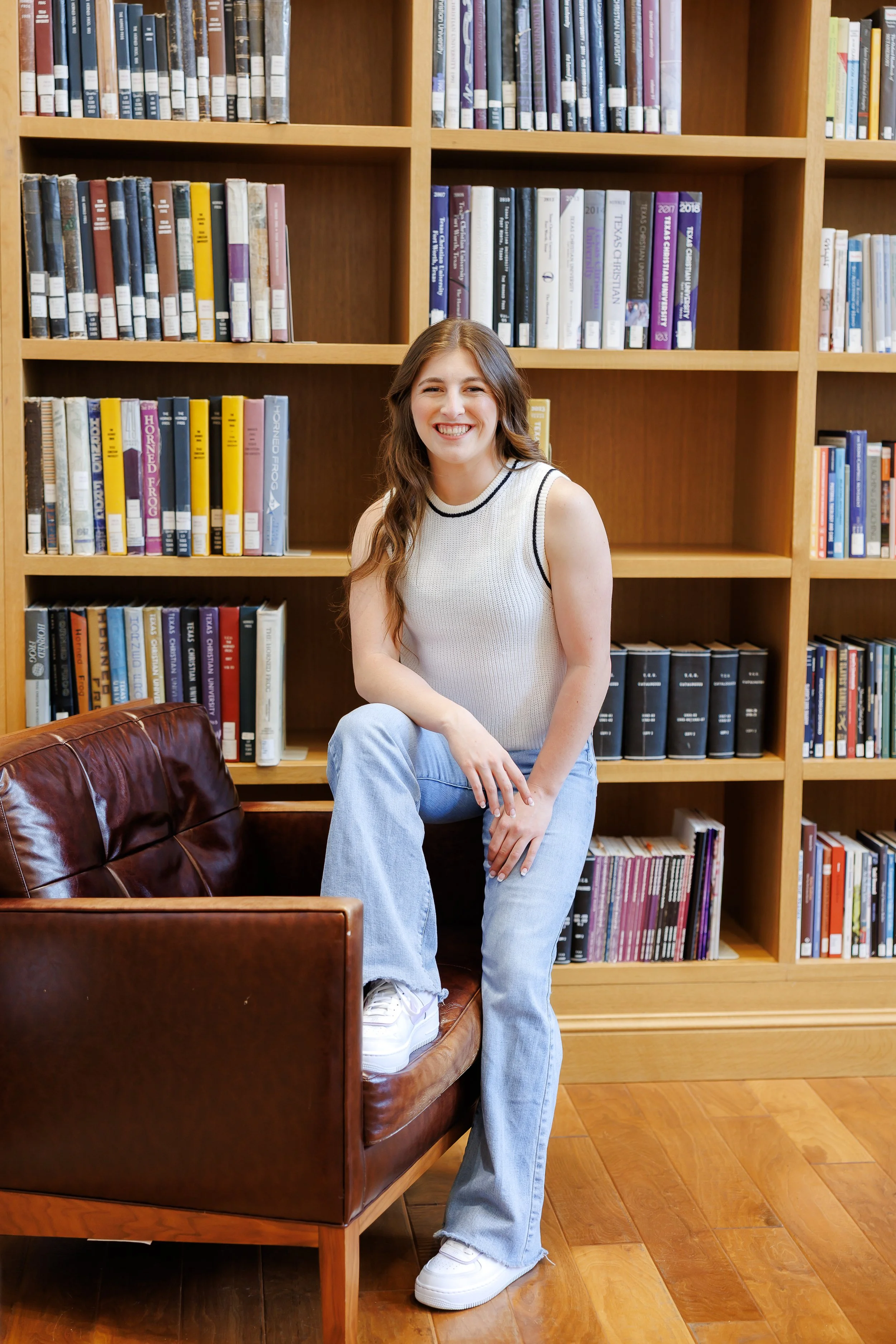 Ideas-for-Grad-Photos-at-Texas-Christian-University-senior-library