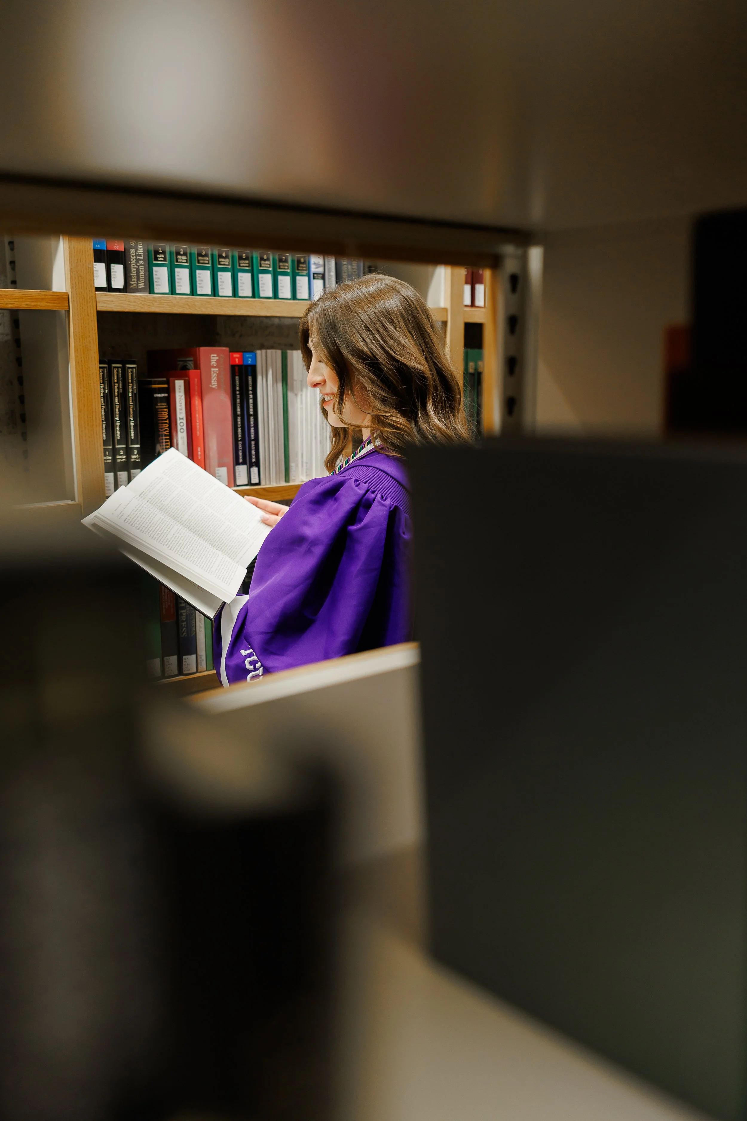 Ideas-for-Grad-Photos-at-Texas-Christian-University-senior-candid-senior-photos