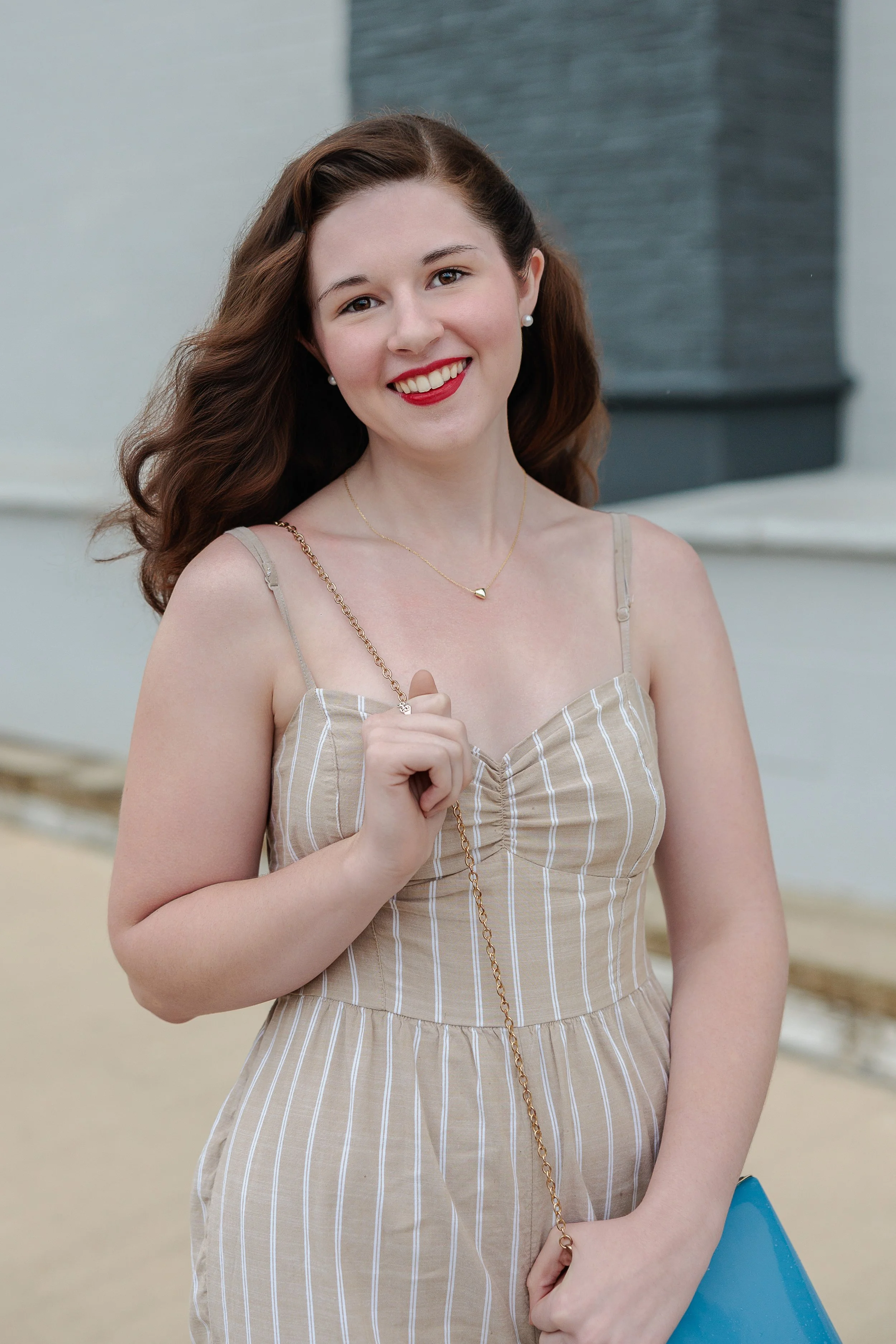 How-to-Pose-Naturally-for-Stunning-Graduation-Photos-dallas