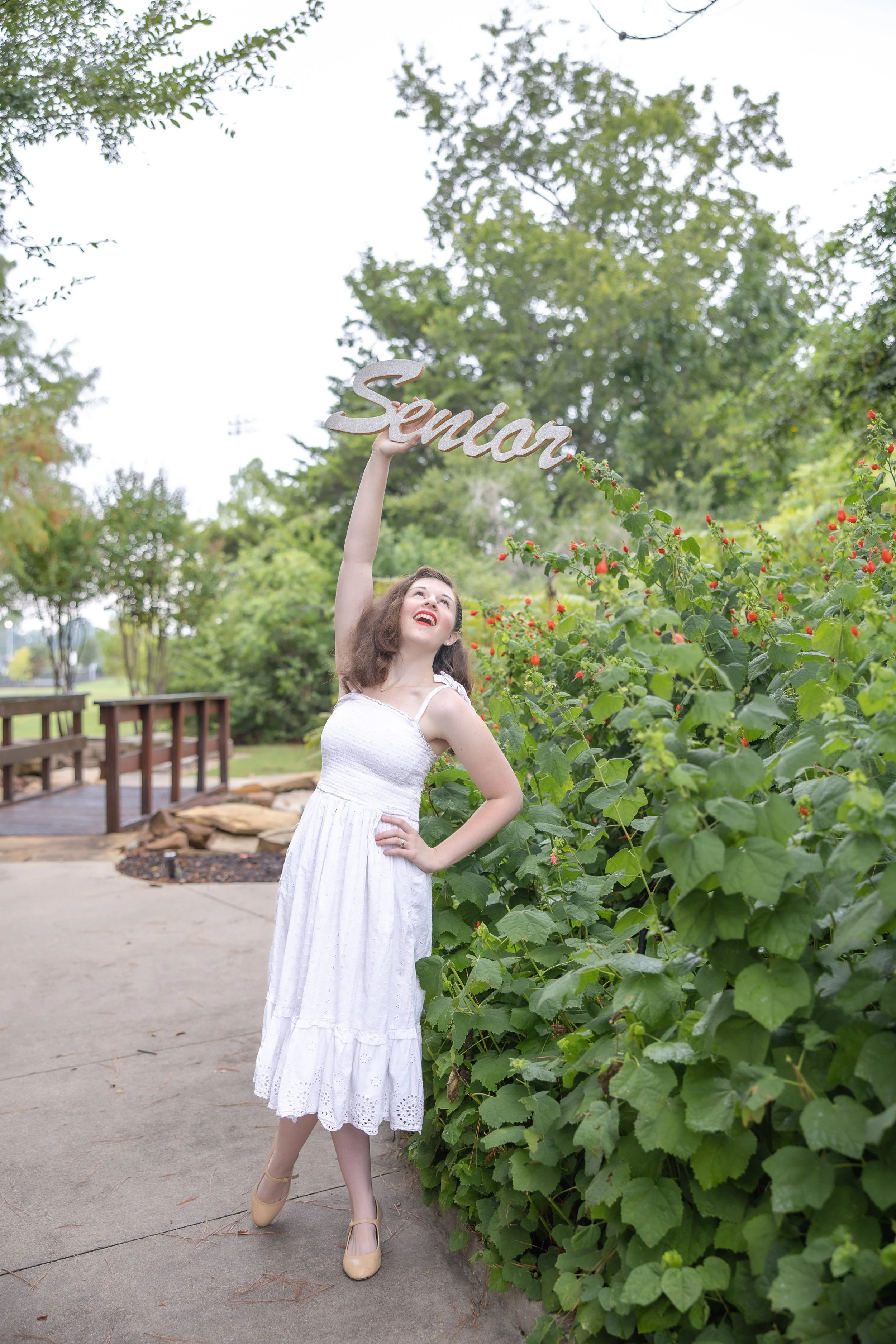 How-to-Pose-Naturally-for-Stunning-Graduation-Photos-tcu
