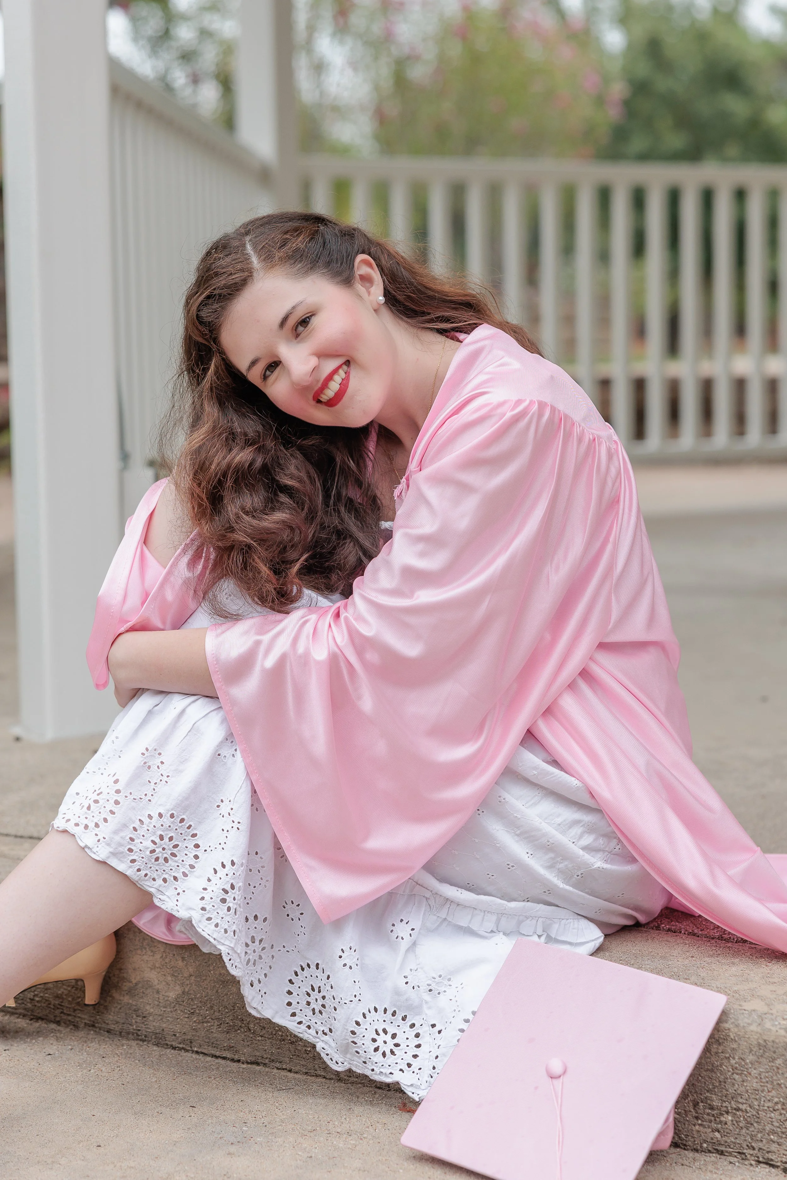 How-to-Pose-Naturally-for-Stunning-Graduation-Photos-fort-worth-universities