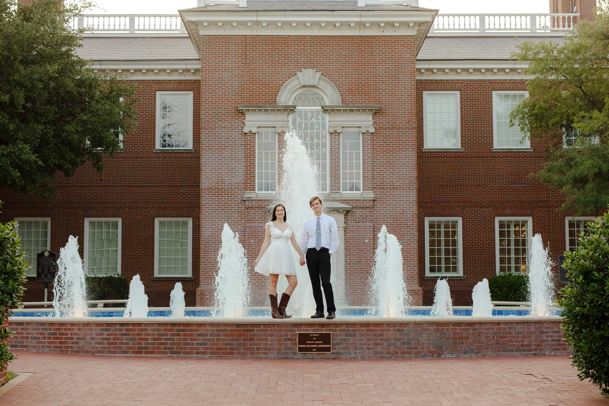 Couples Graduation Photos to Capture the Moment