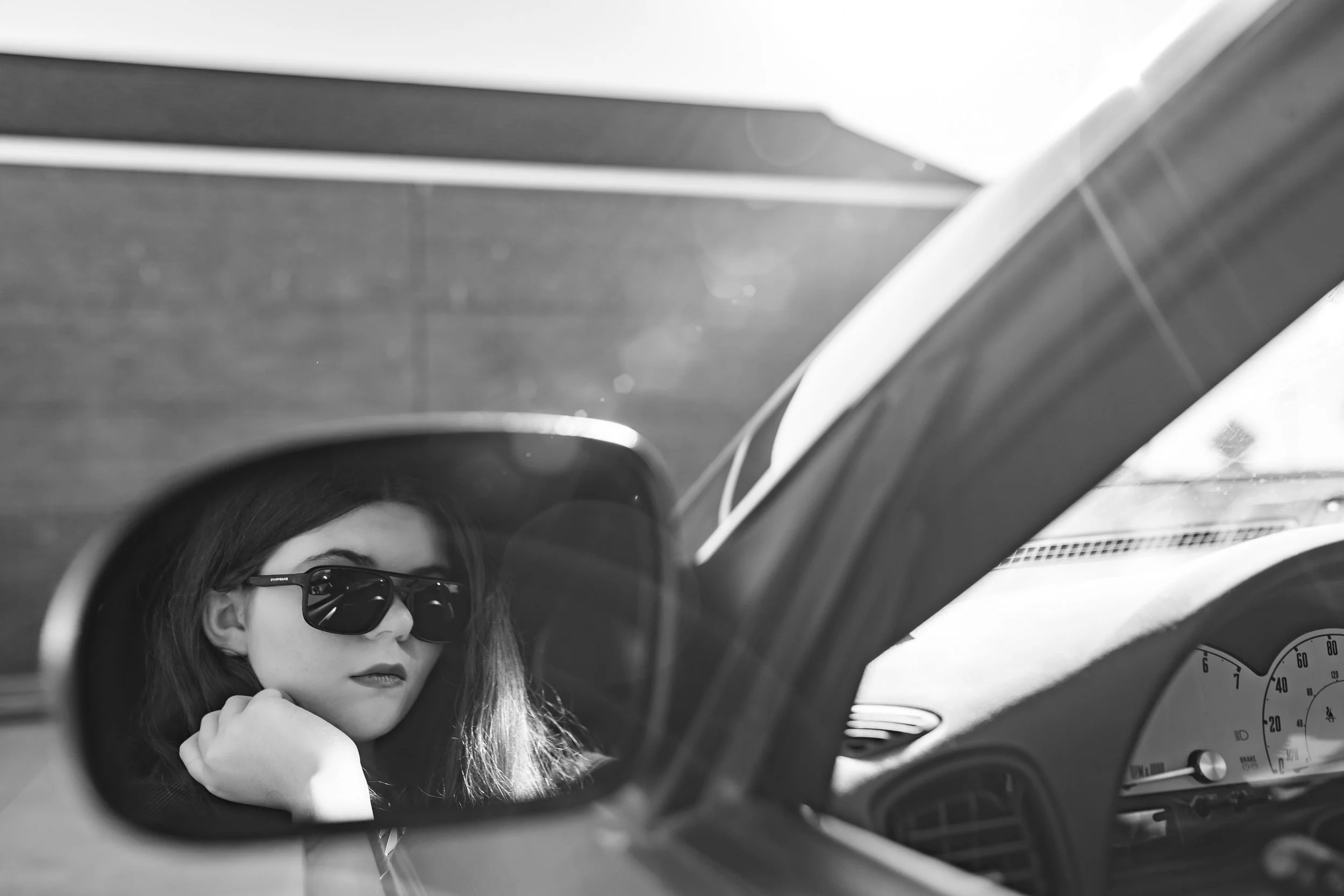 senior-girl-in-sports-car-black-and-white.jpg