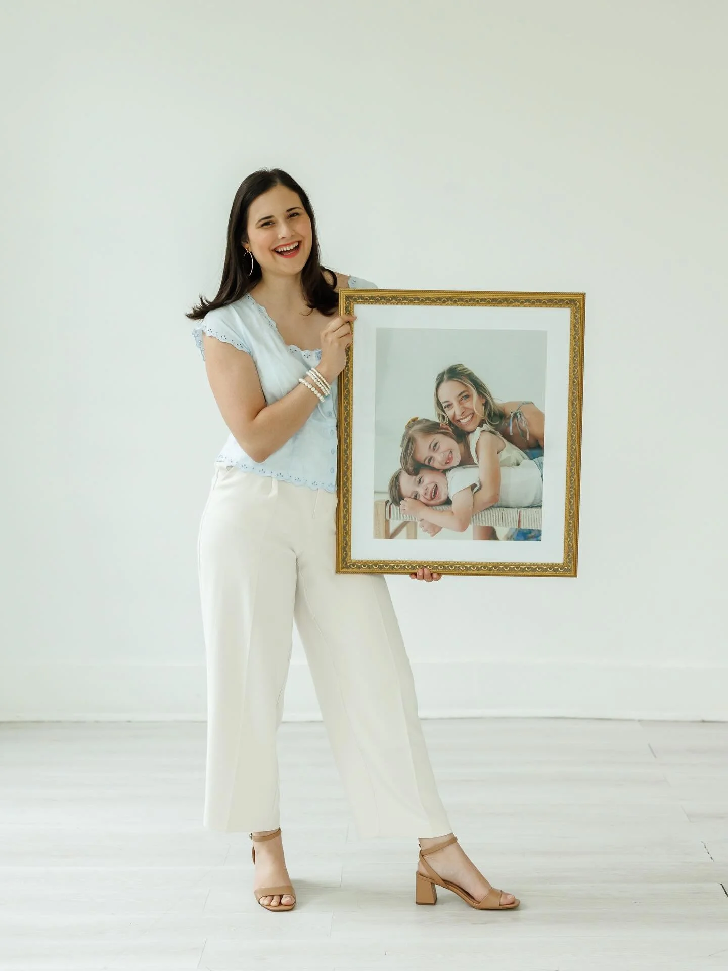 Marcela knew what she wanted captured and I had a blast making her vision a reality. Professional branding photos make all the difference in elevating your online presence. While seniors are my jam, a studio session with a fellow photographer is a ni