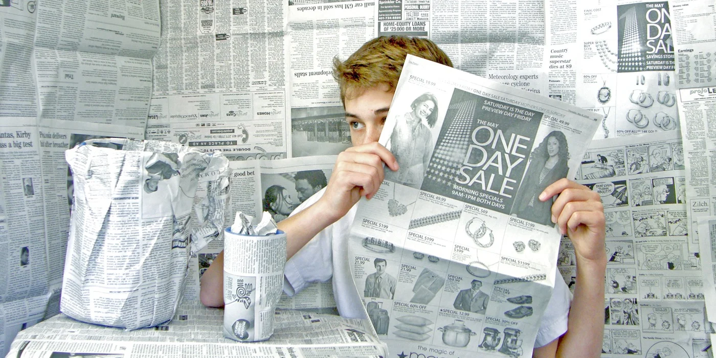 Koolileht ja punased toolid