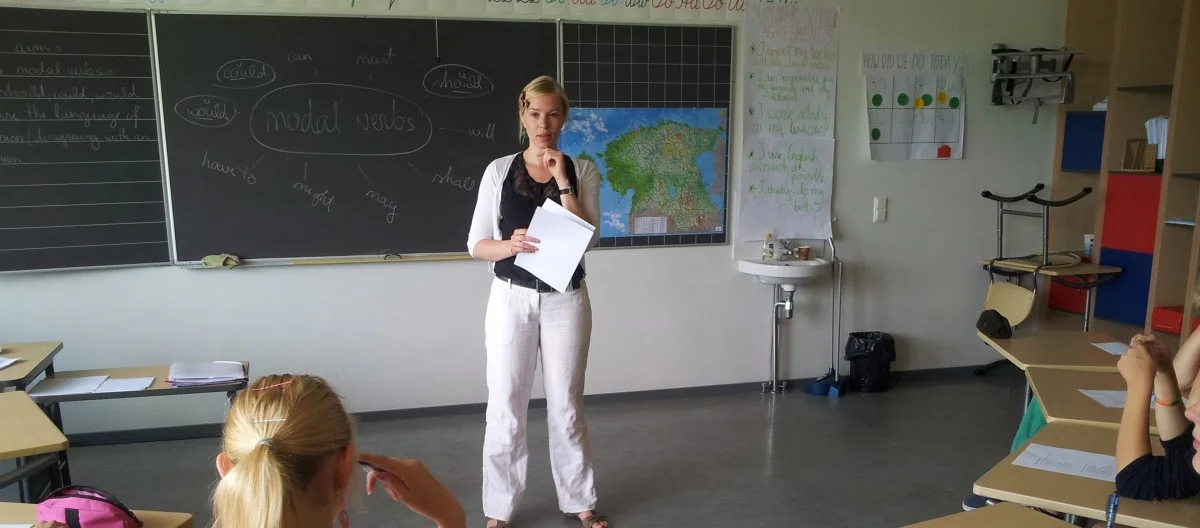 "Loen ühe lehekülje veel ja siis lōpetan.."