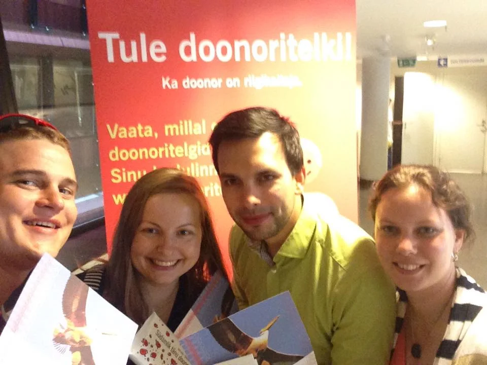 9. lennu kollased mütsid