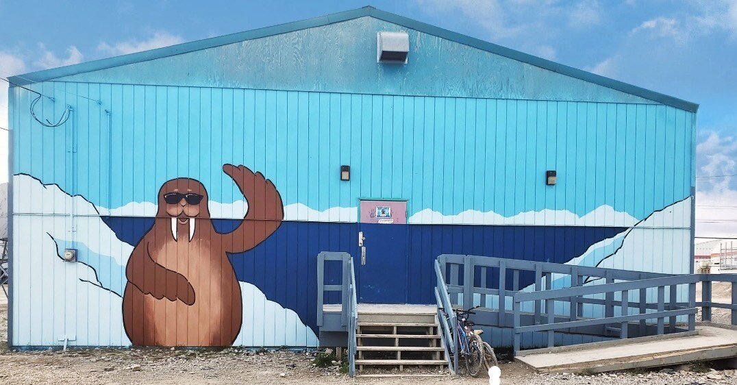  One wall of the Ikaluktutiak Hamlet Public Swimming Pool (2019) Collaboration with the Government of Nunavut Dpt. Of Mental Health, the Dpt. Of Justice and the Hamlet of Ikaluktutiak. Photo courtesy of Aghalingiak. 
