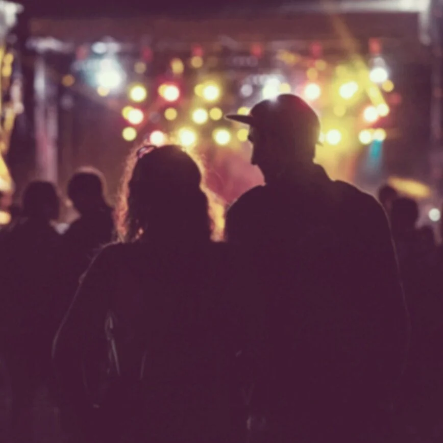 At night, soak in the rhythm of live music under the twinkle lights with good friends
