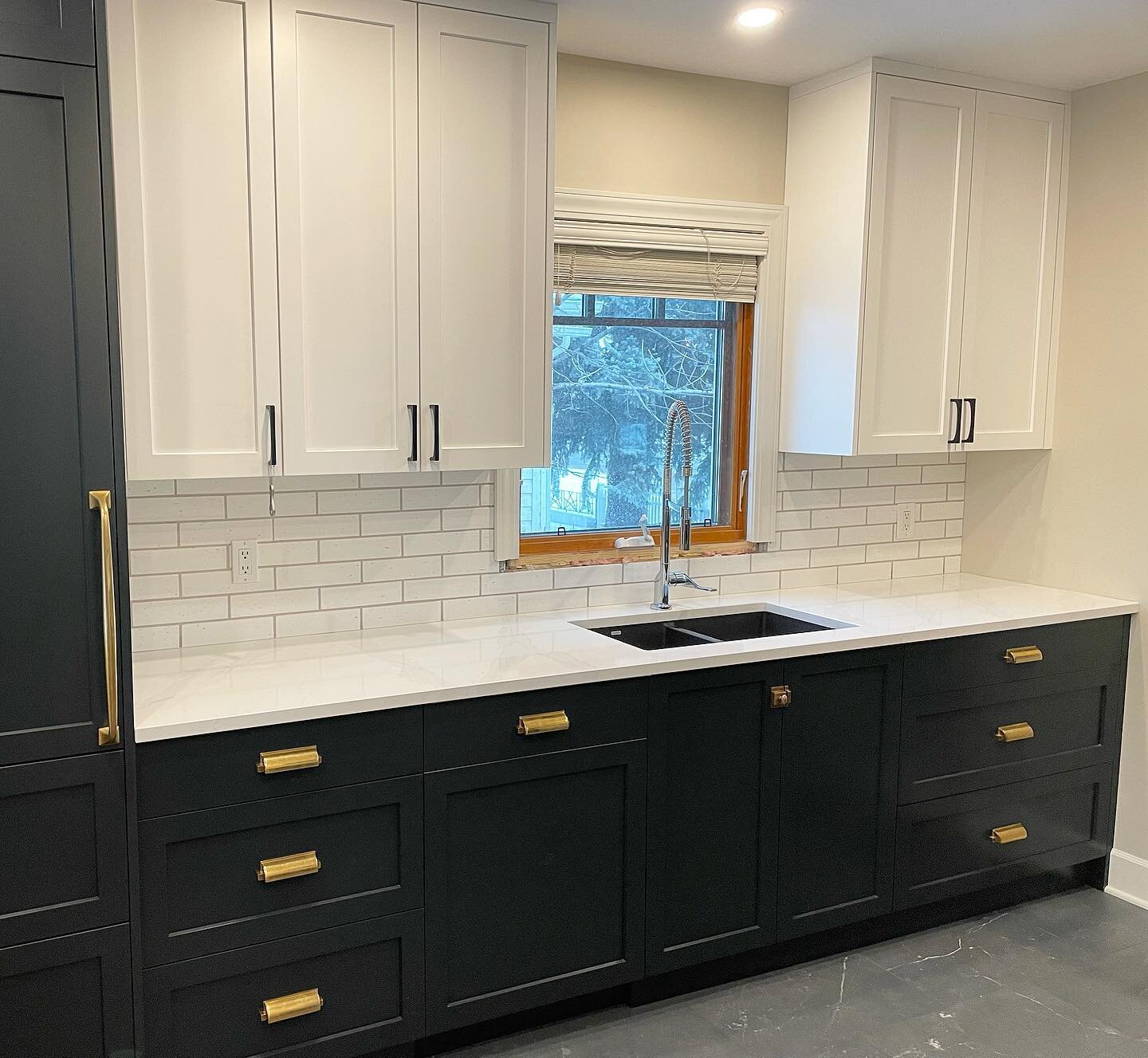 This backsplash is finally done!

This customer started their kitchen in August and has had to put up with appliance delays, countertop delays and tile delays. 

#supplychain
#renovation 
#yycliving 
#christmasrush 
#tile 
#tiledesign 
#subwaytile 
#