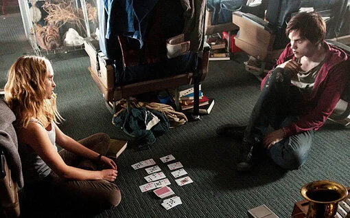  - After a highly unusual zombie saves a still-living girl from an attack, the two form a relationship that sets in motion events that might transform the entire lifeless world.