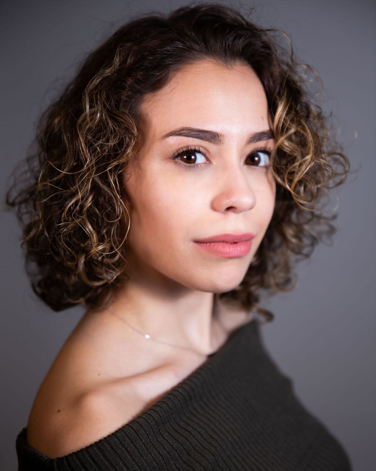 Meet Victoria de la Concha! 🇵🇷 

We chat about growing up on Long Island, how catholic school trauma has influenced her screenwriting, being fresh to LA &amp; grad school during the pandemic, and our time together in the 2023 @nhmc_org Series Scrip