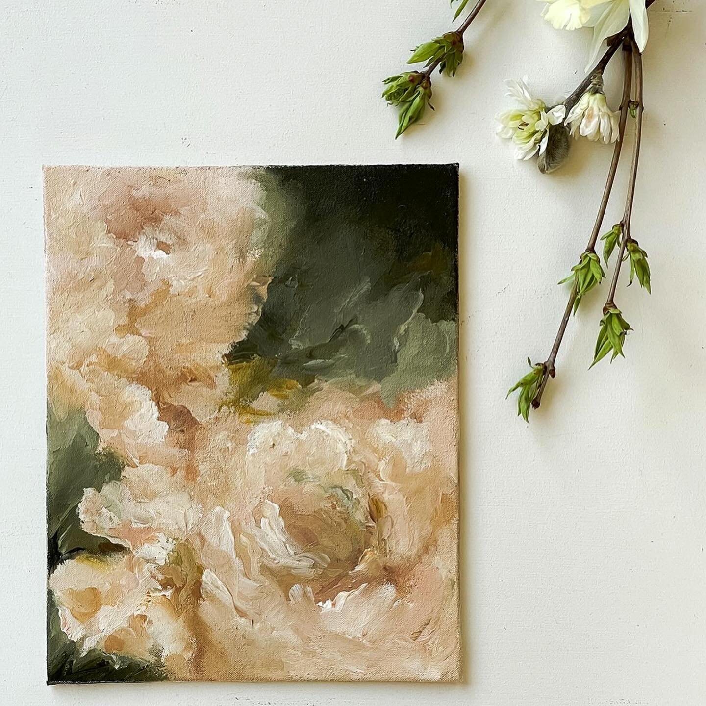 🌷40% off In Bloom Online Art Class today through Friday! 

Friends, I am loving the sunshine and flowers blooming. I want to celebrate spring with you, so I am offering my floral online art course, In Bloom, 40% off until Friday (regular price is $8