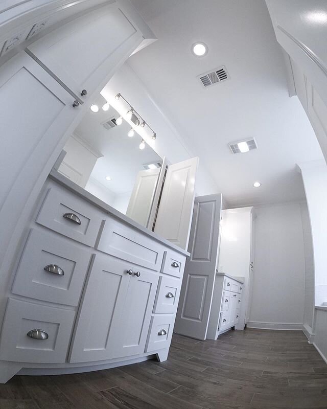 Arch cup pulls are becoming a new favorite here in Central-Louisiana. .
.
I've been seeing them more than ever on people's projects and the new homes for sale. .
.
They do have a beautiful look to them, and there laid back look goes well with where w