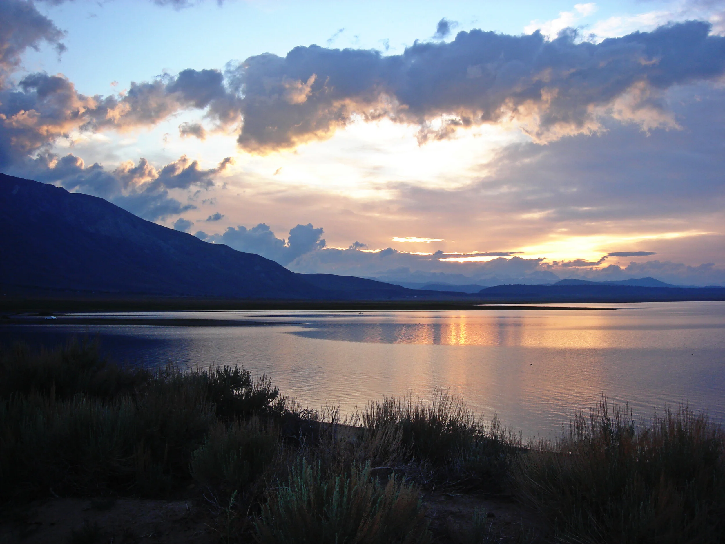 Crowley Lake Marina offers full hookup R.V. sites and dry camp sites