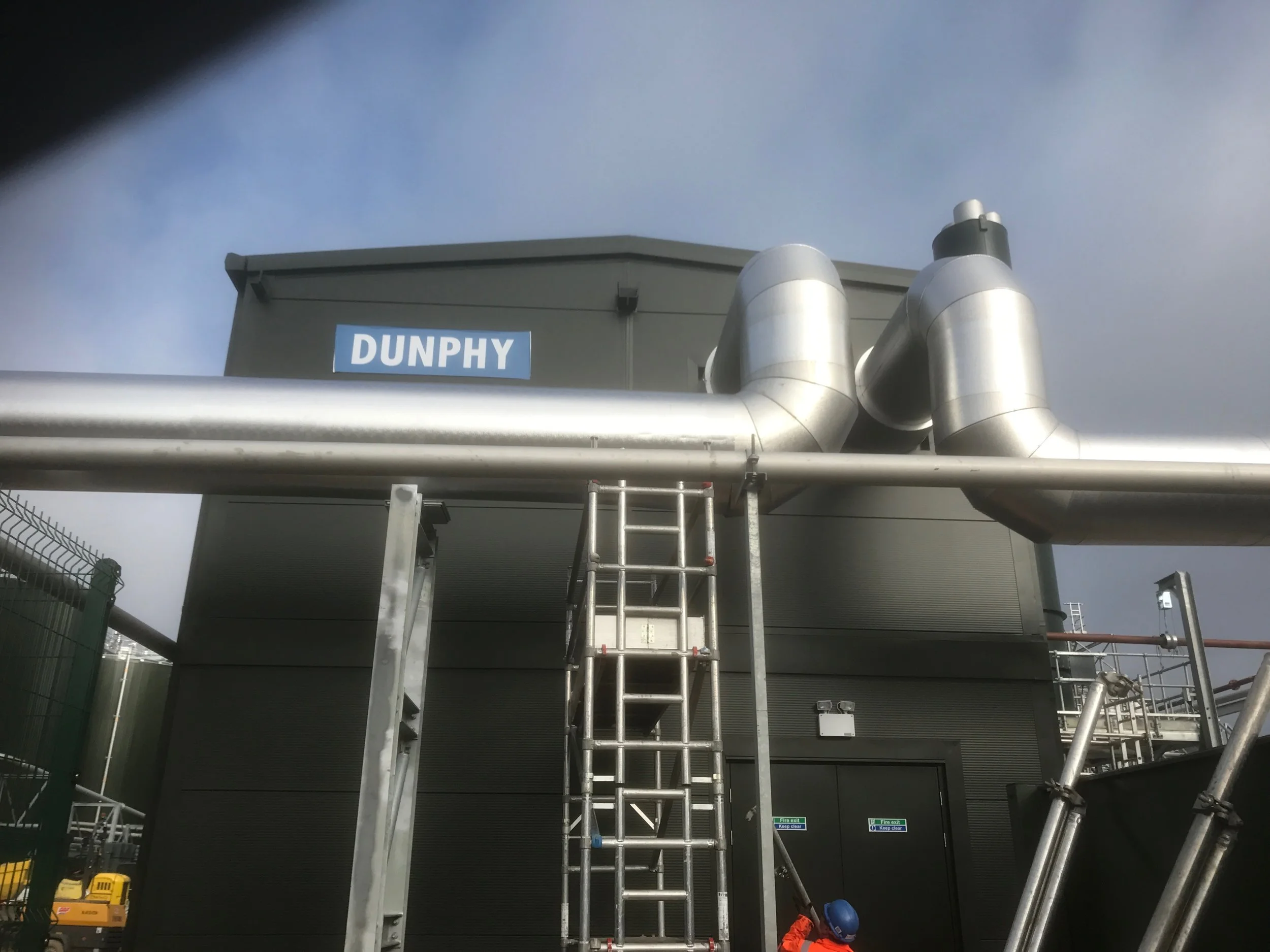 Stucco ali cladding over wire back mattress