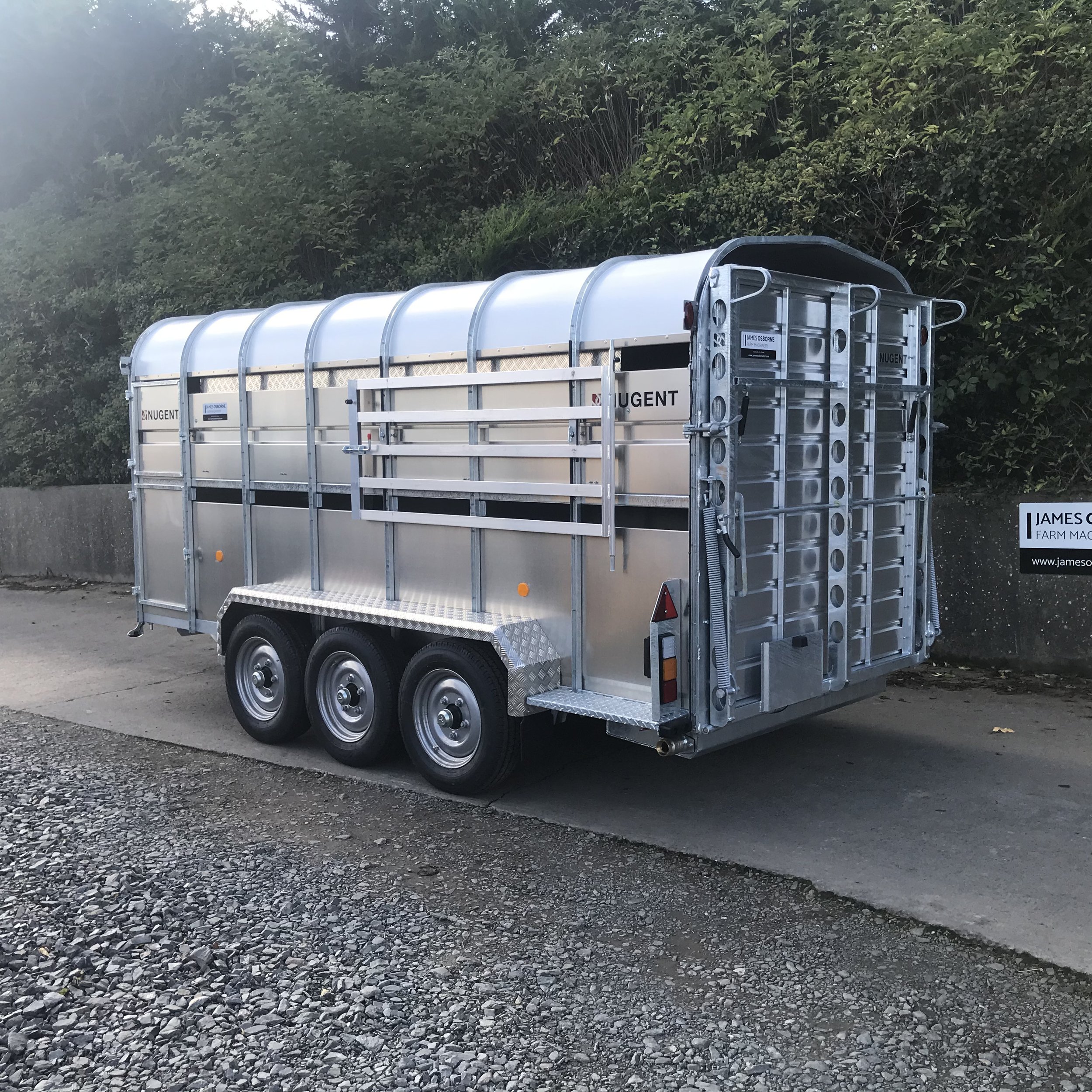 Nugent 14' Tri-axle Livestock Trailer (Sheep Decks)