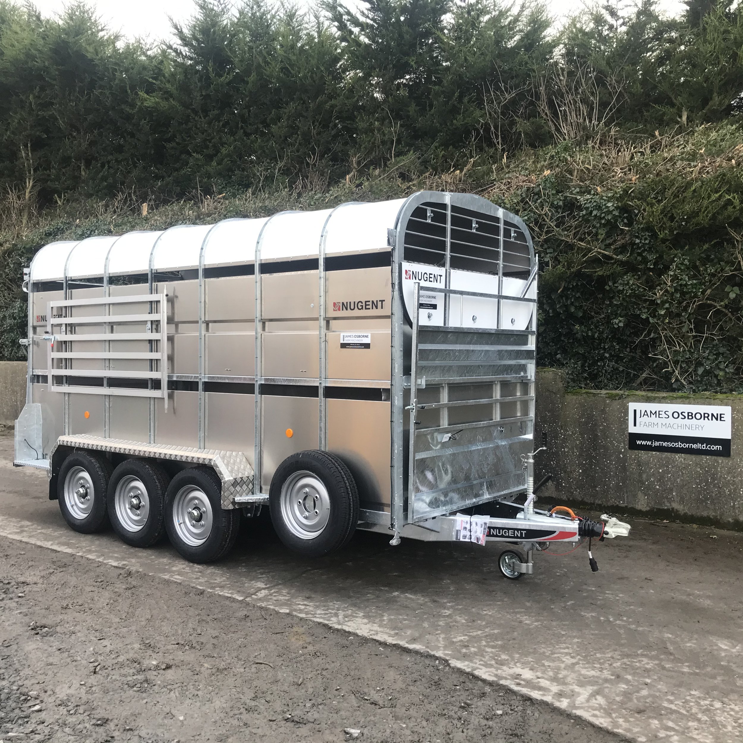 Nugent 14' Tri-axle Livestock Trailer (Hi-Roof)