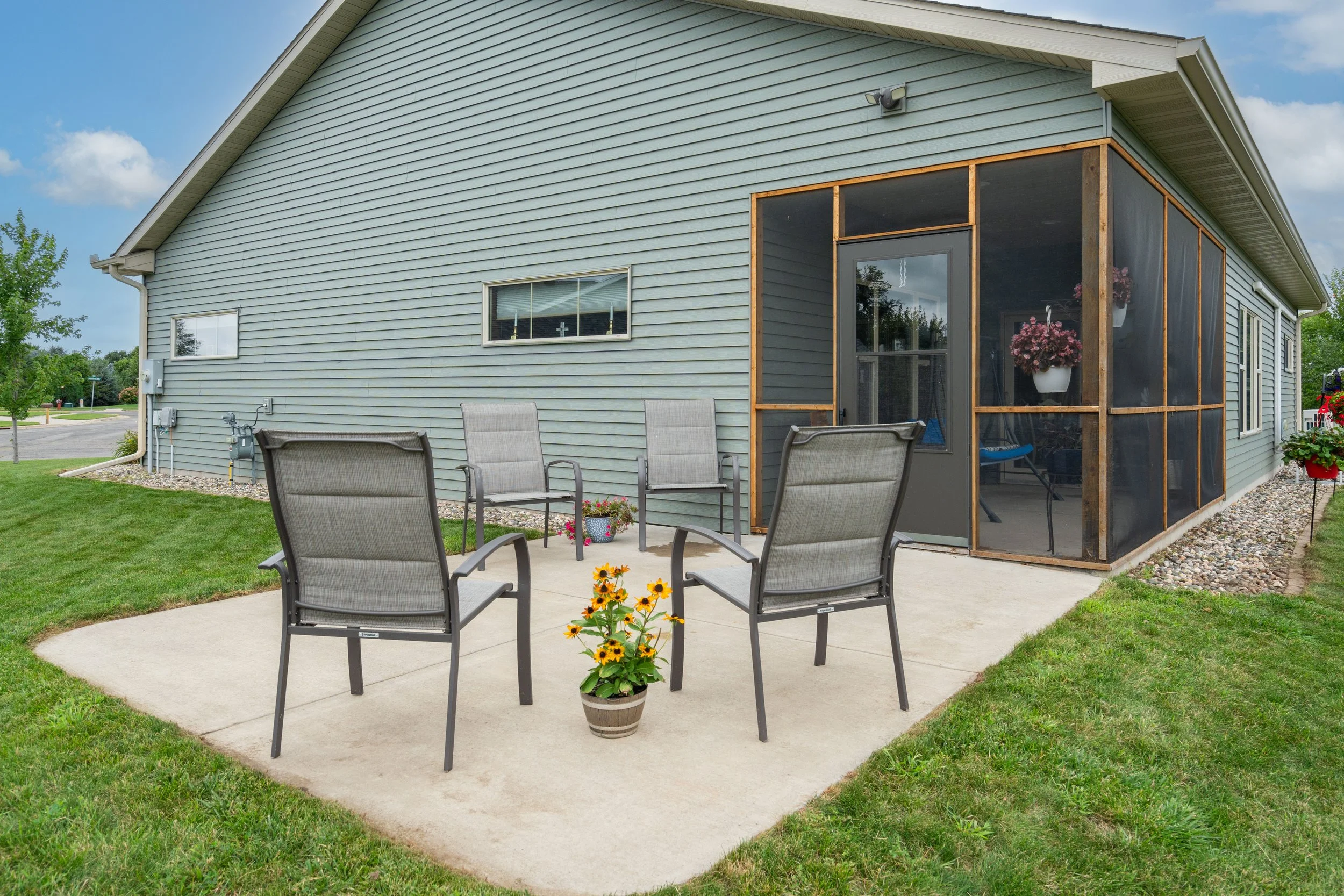 20250818-1204_MulberryCt_StCloud_Ext-9.jpg