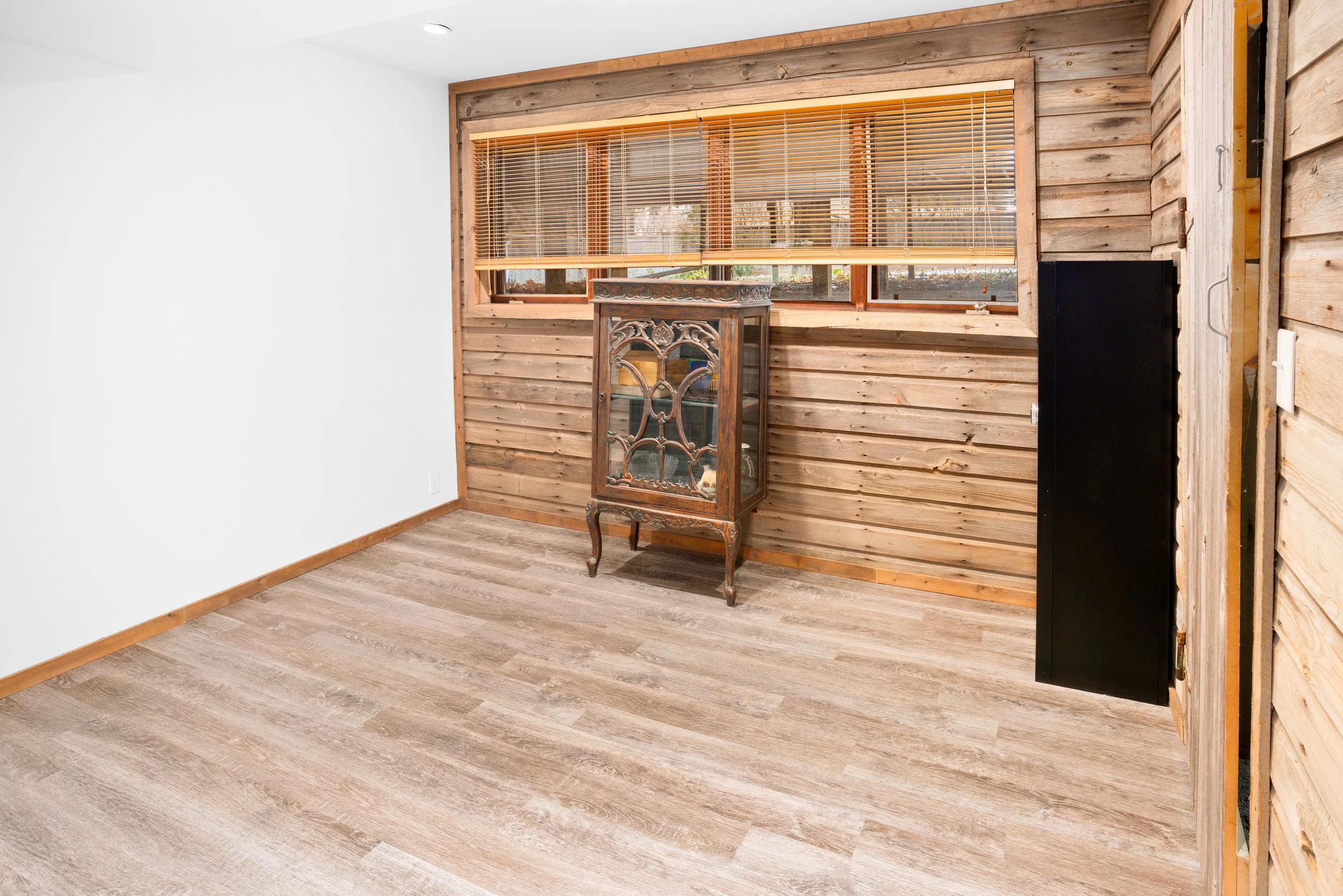 20241101-739_12thStN_SaukRapids_Interior-13.jpg