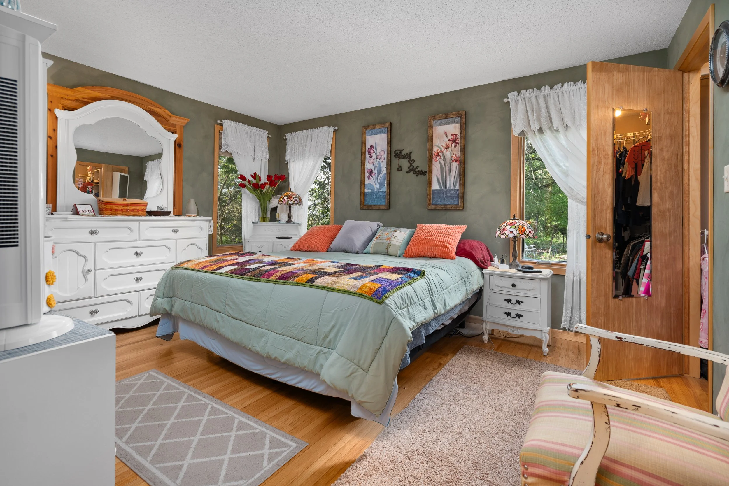 20250922-391_1stAveSE_ColdSpring_Interior-2.jpg